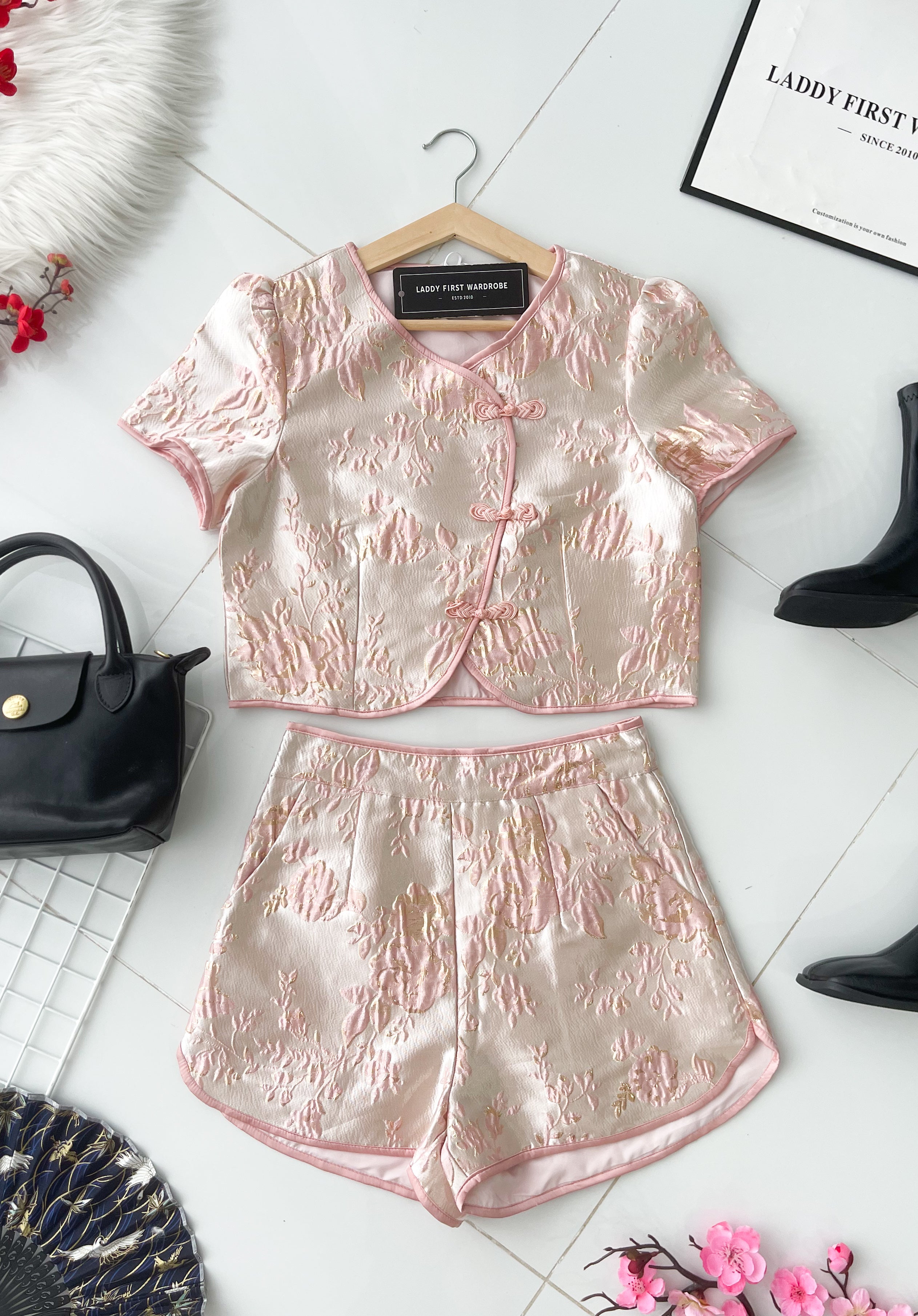 【SS23036】高品质两件式高端气质浮雕提花旗袍套装 短袖提花旗袍上衣➕提花短裤，有口袋❤️❤️