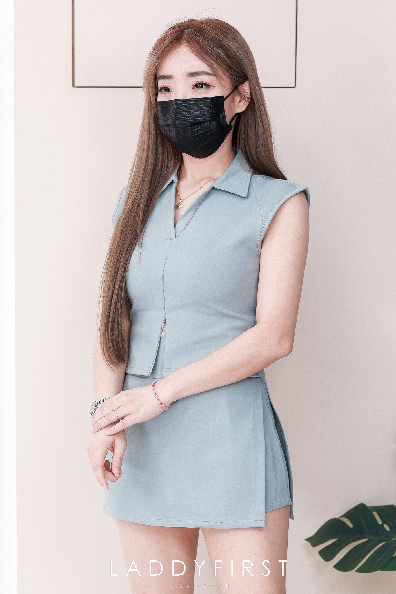 【SS2509】高品质两件式厚实感韩时简约时尚套装 翻领出袖上衣➕前后裙内层有短裤高腰百搭裤裙，有口袋❤️❤️