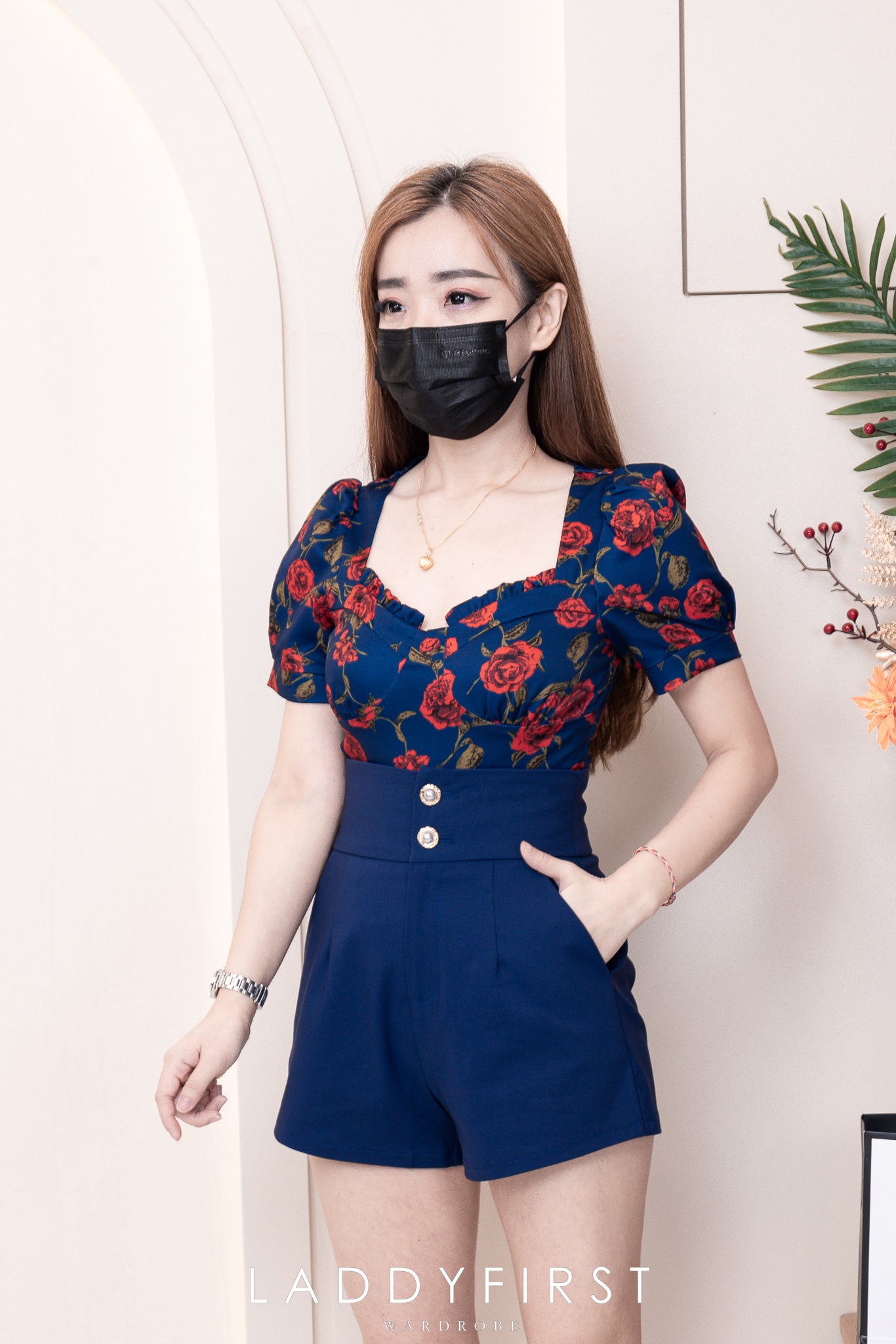 【SS110526】两件式时装套装 玫瑰碎花时装上衣➕西装高腰百搭短裤，有口袋 ❤️❤️
