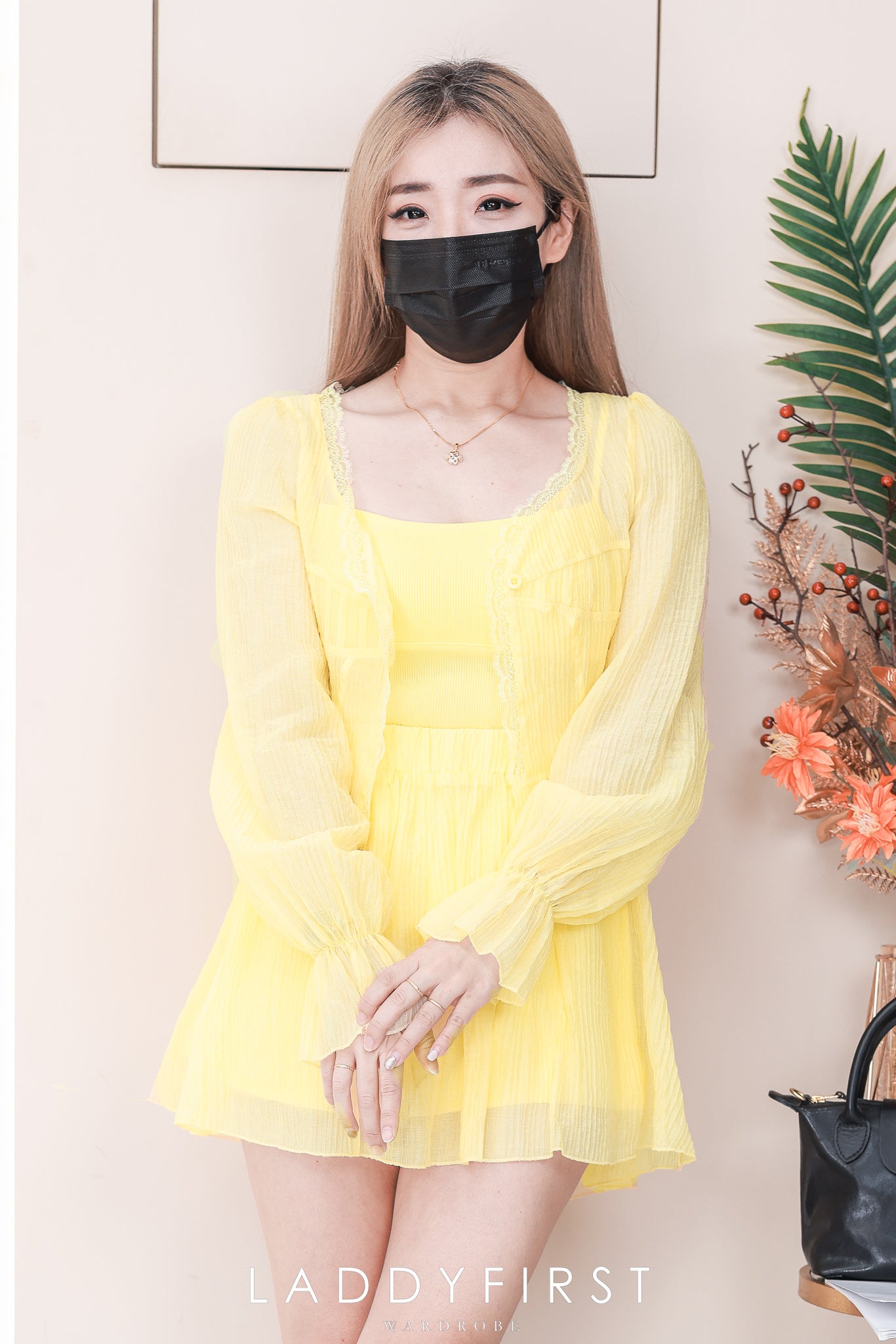 【SS52855】高品质三件式韩式温柔风时尚套装 自调无袖肩带内搭上衣➕透视雪纺外套➕松紧腰弹力减龄百搭裙子，内层有里布短裤 ❤️❤️