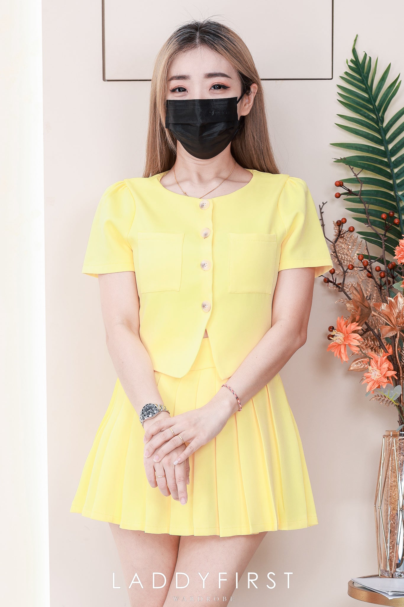 【SS520009】高品质两件式韩系减龄时尚西装套装 短袖时装上衣➕西装百褶高腰裙子，内层有里布短裤 ❤️❤️