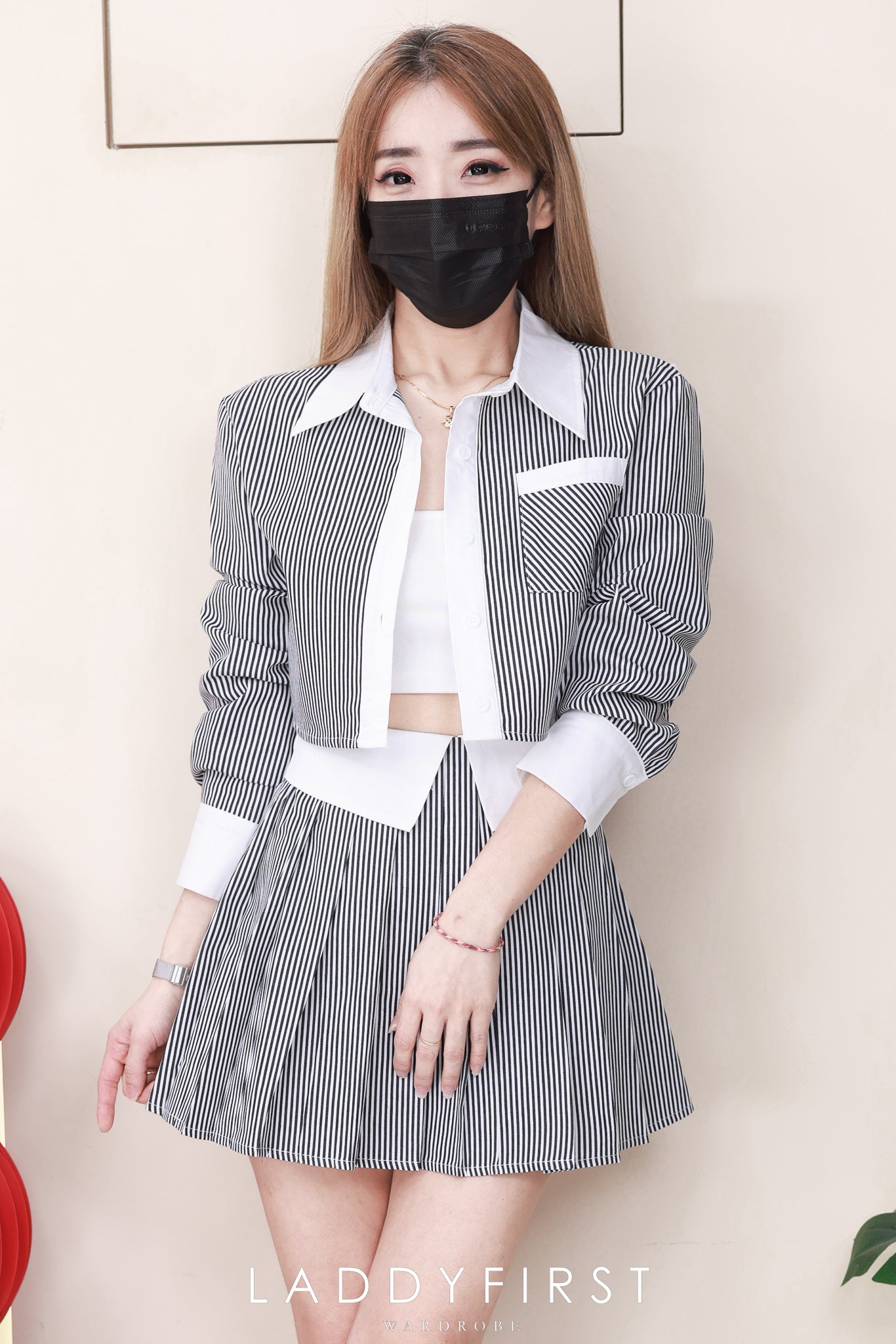 【SS25234】高品质两件式韩式减龄时尚线条套装 翻领长袖短版上衣➕百褶高腰百搭裙子，内层有里布短裤 ❤️❤️ 【C-R1-C4】