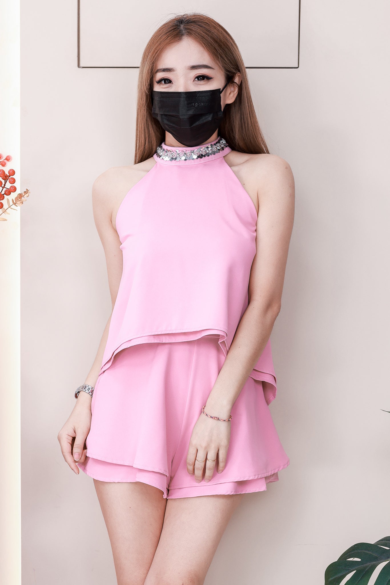 【SS77176】高品质两件式高质感时尚套装 前短后长设计CUT IN挂脖上衣➕双层次高腰百搭短裤，有口袋 ❤️❤️