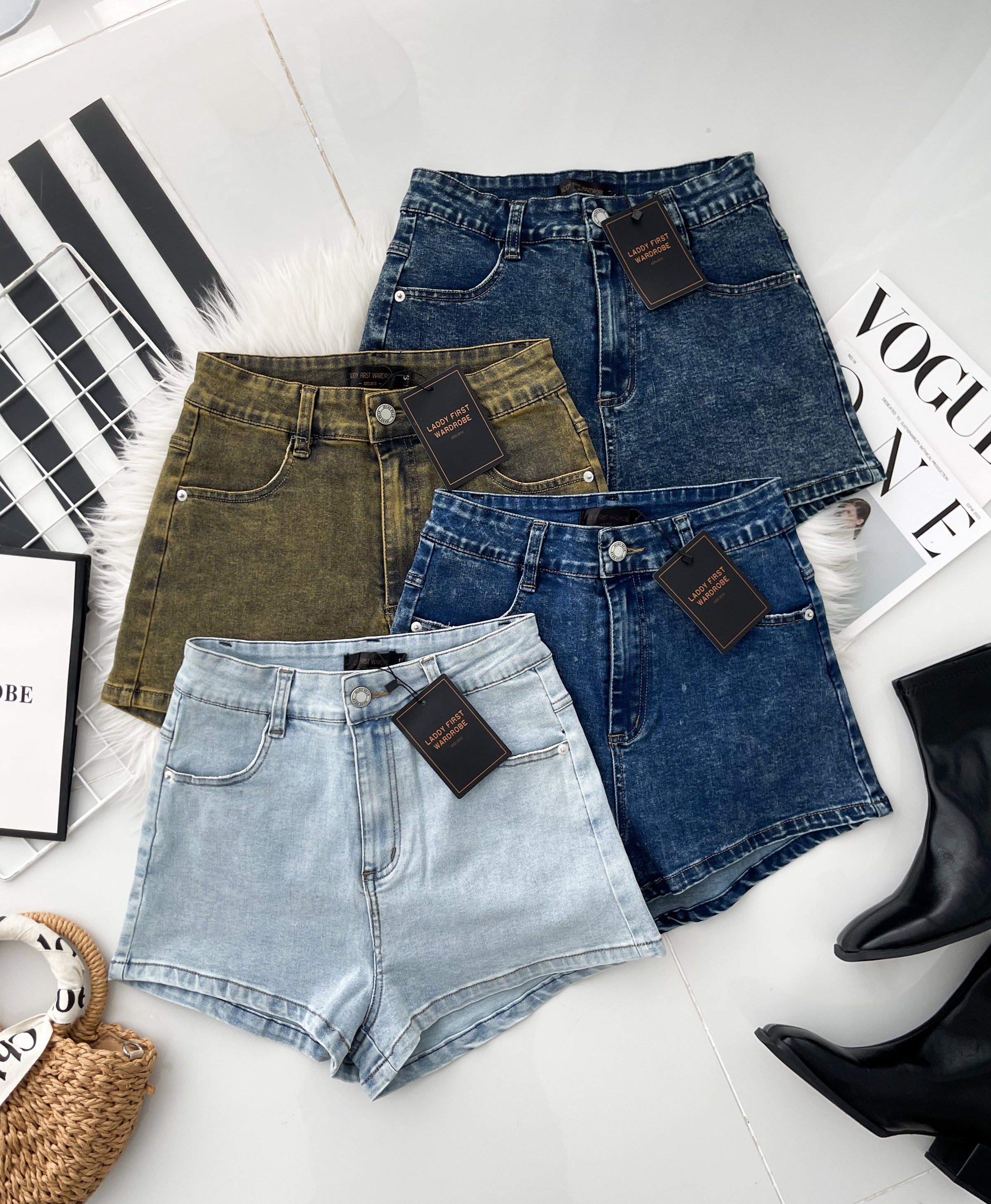 【S3520】LFW独家爆款高品质牛仔COTTON JEANS日常简约休闲百搭牛仔高腰短裤，有口袋 ❤️❤️ 【D-R3-C1】