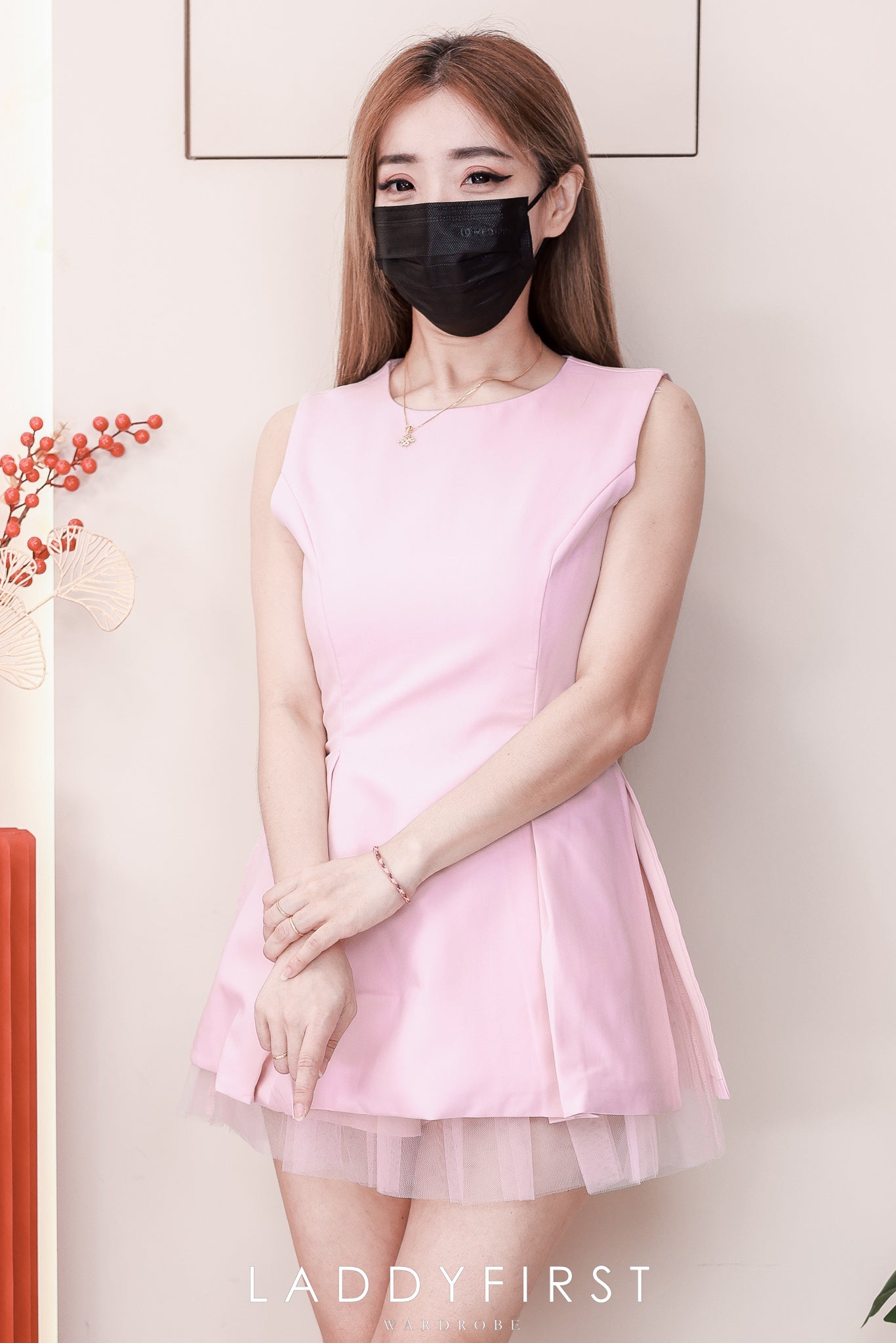 【SS21743 / 37429】高品质质两件式法式轻奢风套装 西装无袖连衣裙➕网纱高腰短裙，内层有里布短裤 ❤️❤️