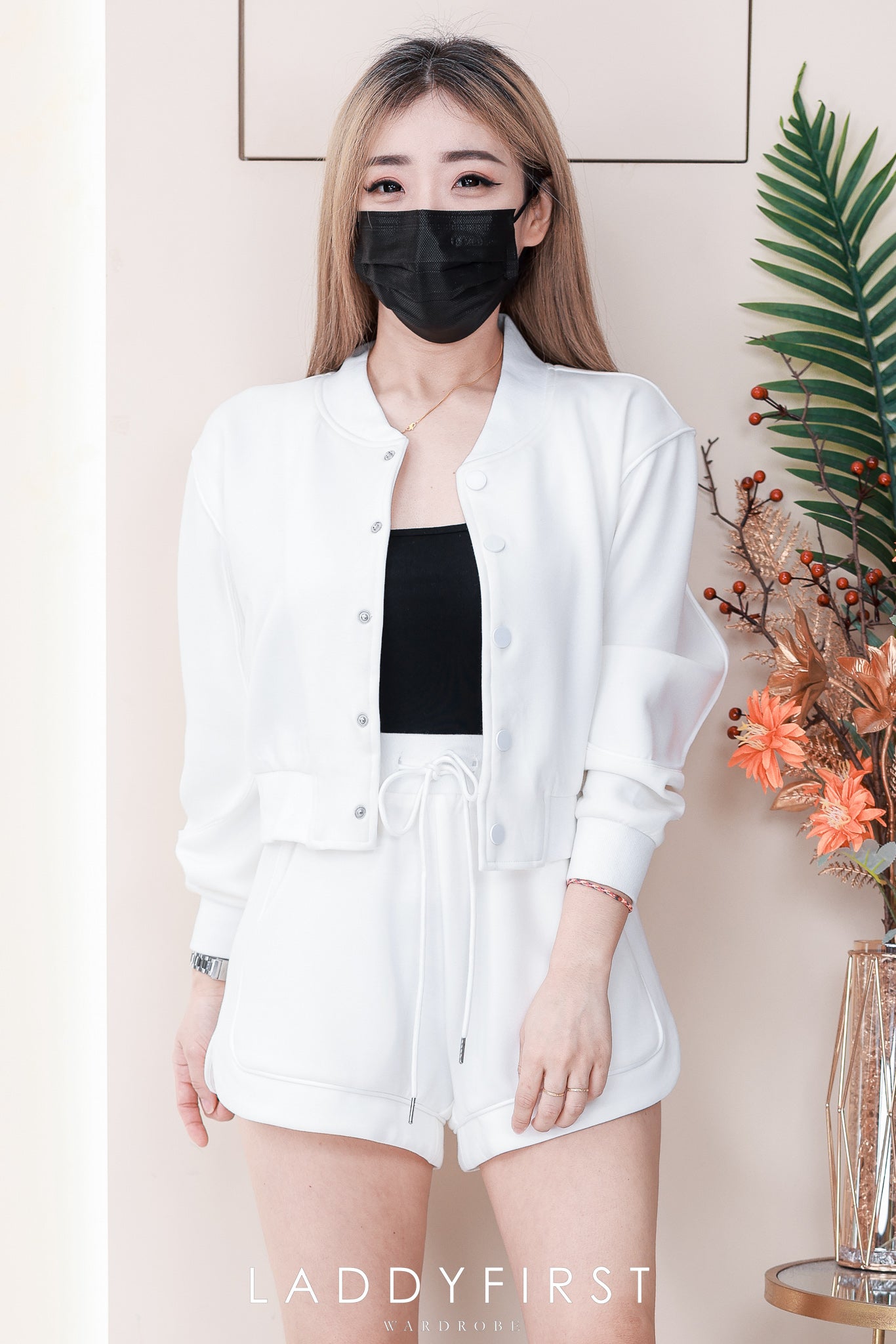 【SS3523】【LFW独家小圆饼】高品质高端气质厚实空气绵韩式时尚百搭套装 V领长袖外套上衣 按扭设计➕抽绳松紧腰百搭短裤，有口袋 ❤️❤️【B-R2-C4】