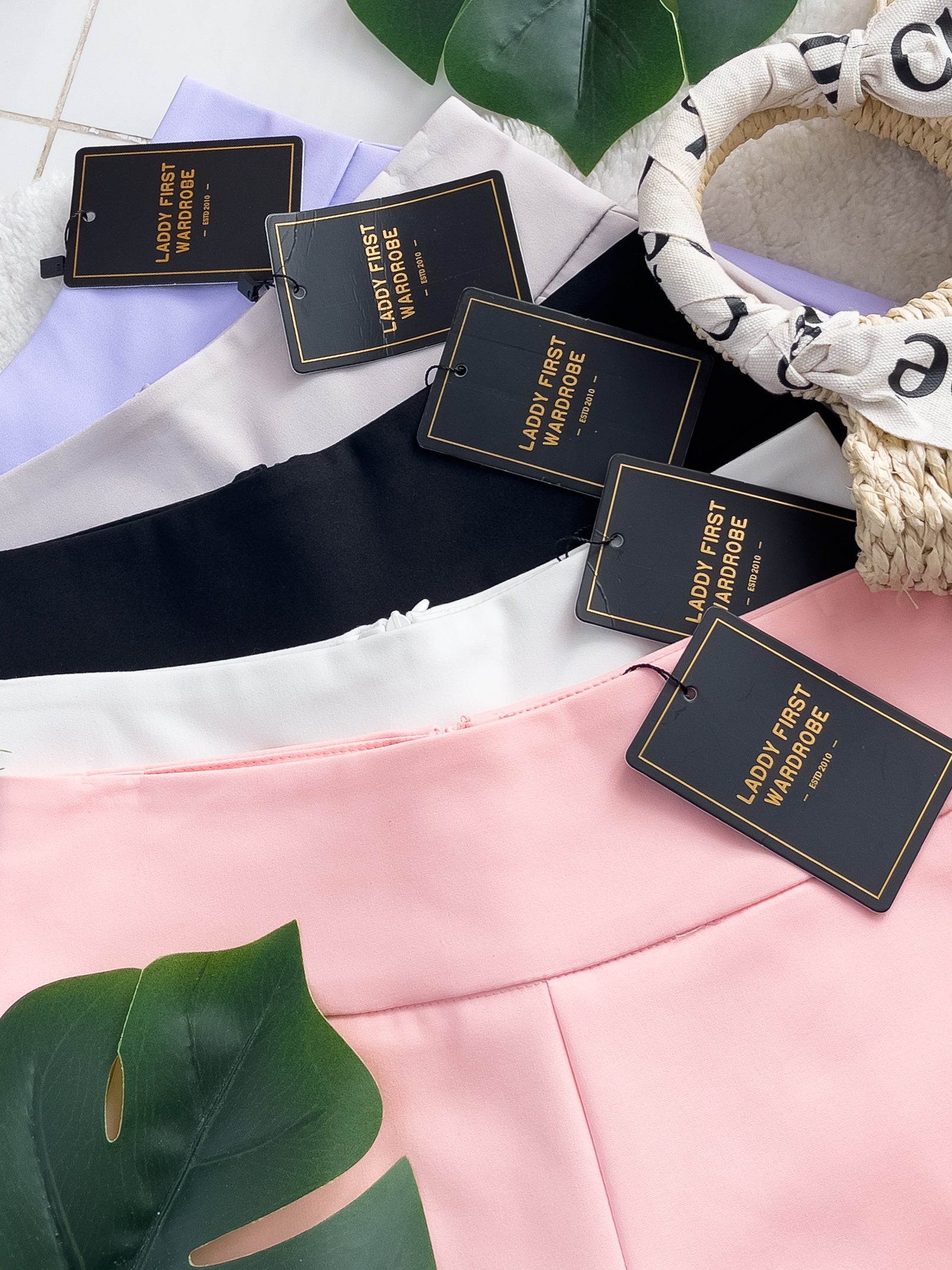 【S6644】【网站福利款✨】独家爆款【万能妹妹】高品质万能西装高腰休闲简约百搭短裤，后中隐形拉链，有口袋，内层加里布 #百搭必备 🔥🔥 【D-R1-C1】