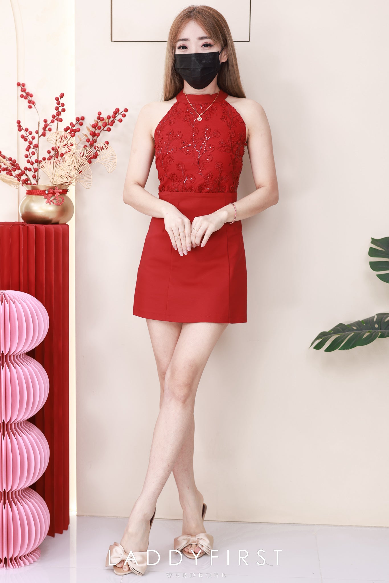 【SS3492】【LFW独家小圆饼】高品质两件式新年款简约时尚套装 无袖CUT IN绣花上衣➕A字西装高腰百搭裙子，内层有里布短裤 ❤️❤️