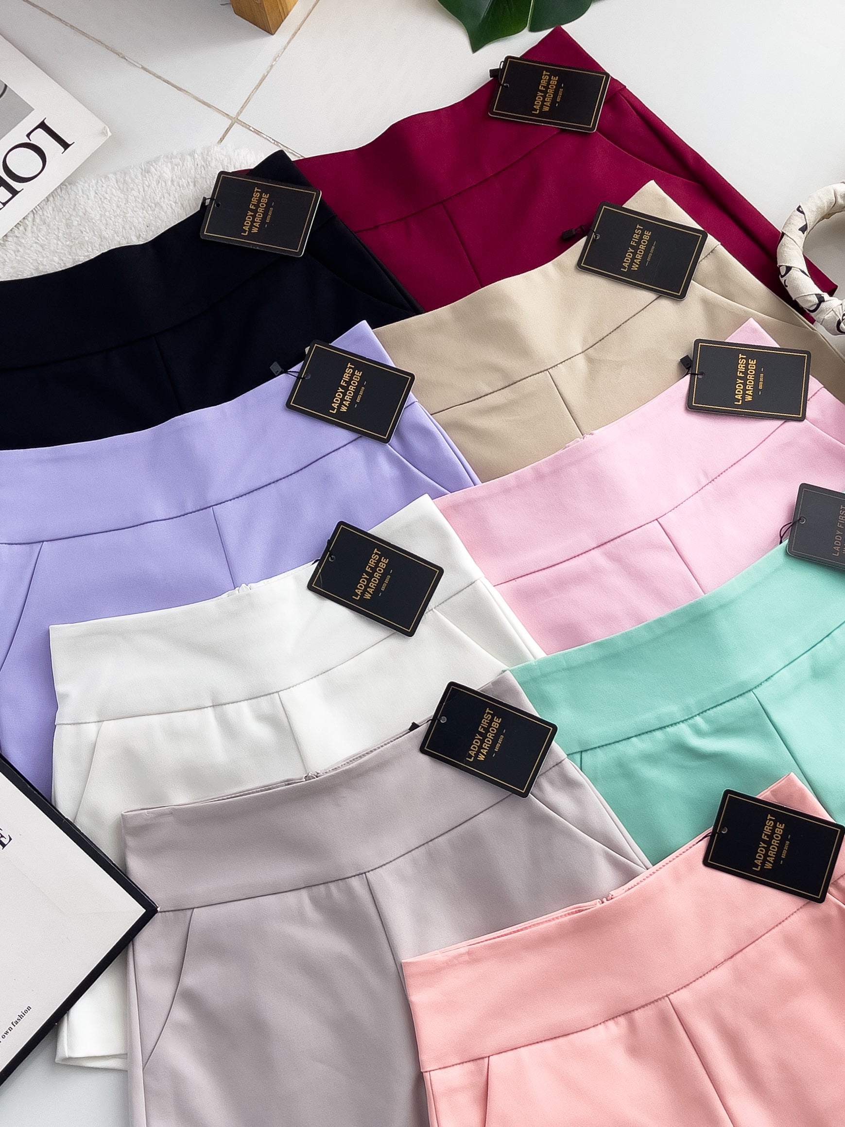 【S6644】【网站福利款✨】独家爆款【万能妹妹】高品质万能西装高腰休闲简约百搭短裤，后中隐形拉链，有口袋，内层加里布 #百搭必备 🔥🔥 【D-R1-C1】