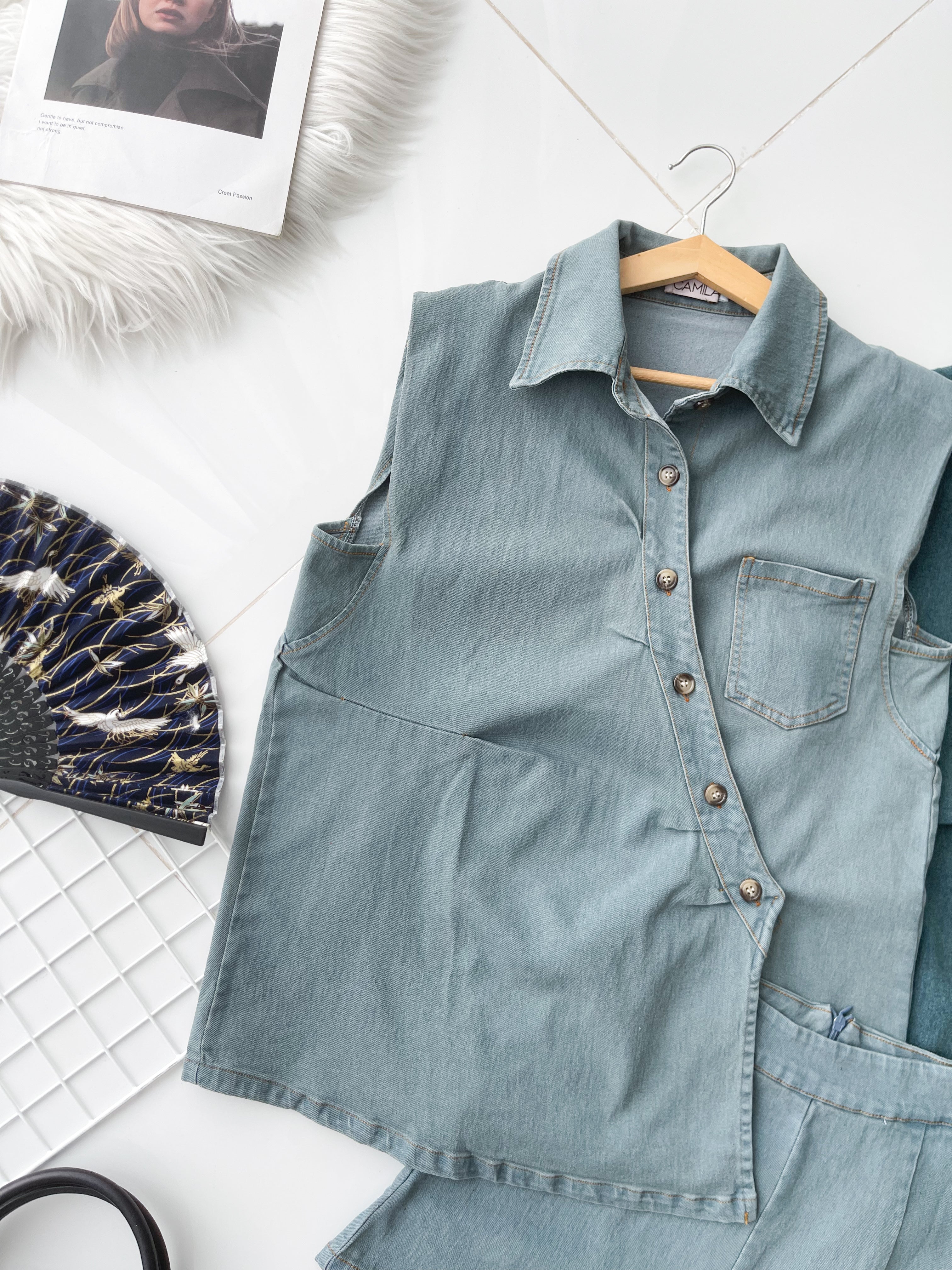 【SS21823 / 16972】高品质两件式夏日减龄洋气牛仔套装 翻领宽松版牛仔上衣➕牛仔高腰百搭短裤，有口袋 ❤️❤️