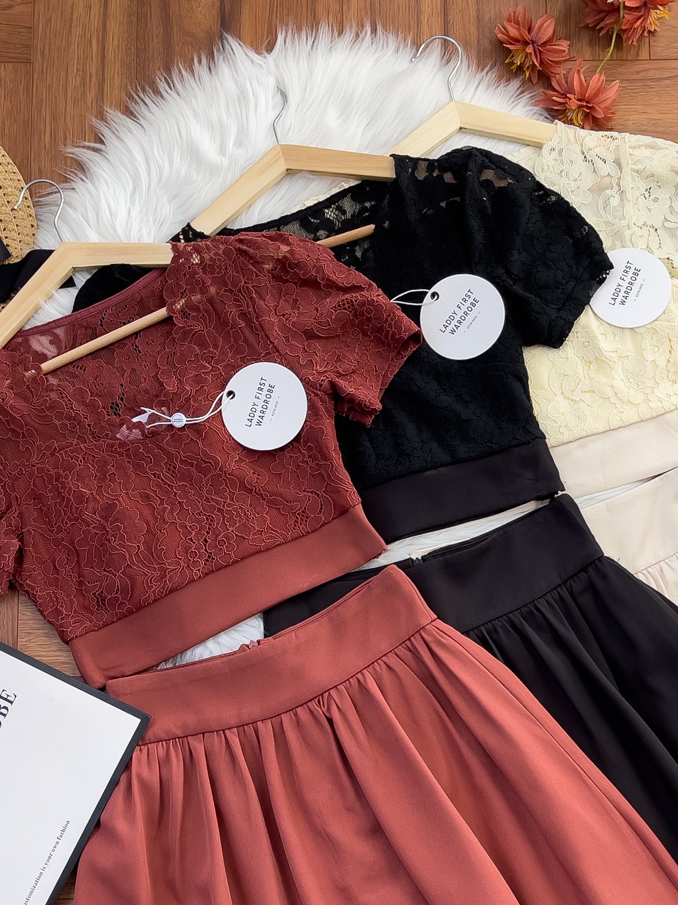 【SS3433】【网站福利款✨】【LFW独家小圆饼】高品质两件式高端气质时装套装 短袖蕾丝时装上衣➕中长款西装高腰裙子 ❤️❤️【D-R3-C5】