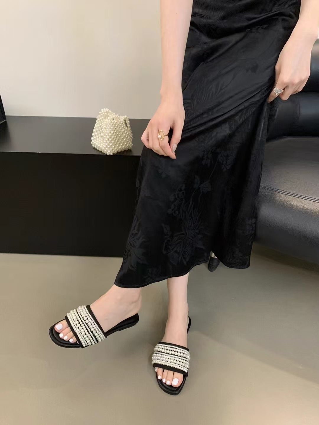 【DG2066】🔅精选预购款🔅 高级感韩版小香风珍珠串珠小凉拖 ❤️