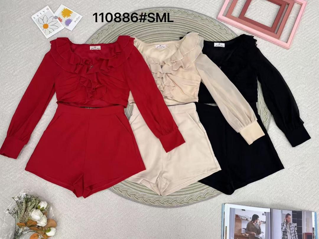【SS110886-1】⚡补货预订款⚡高品质两件式法式优雅甜美风套装 雪纺V领荷叶边长袖时尚上衣➕西装四面弹高腰百搭短裤，有口袋 ❤️❤️