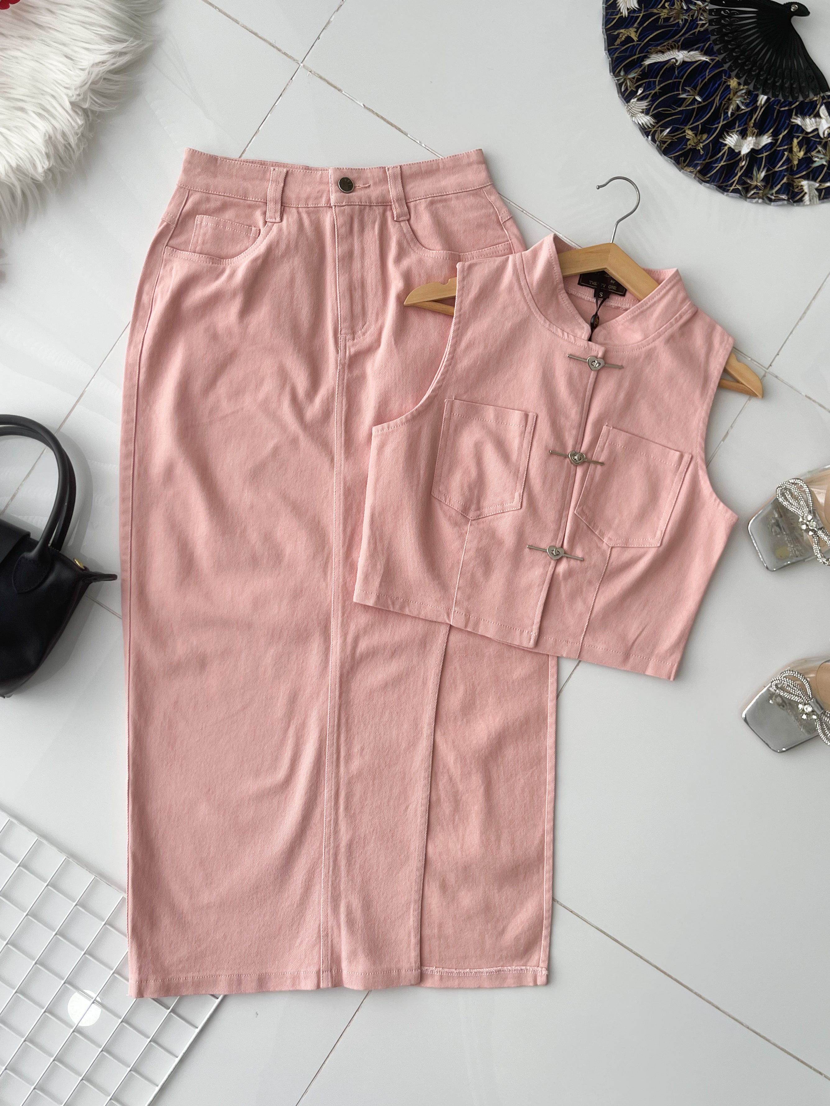 【SS21210】高品质两件式马甲式牛仔旗袍套装 马甲式牛仔旗袍上衣➕侧边露单腿开叉设计牛仔高腰裙子，有口袋❤️❤️