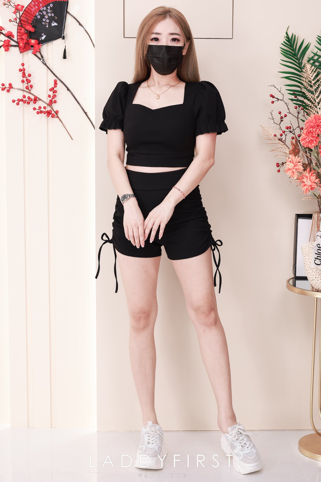 【SS210183】【网站福利款✨】【LFW独家小圆饼】两件式厚实罗马时装套装 砖石领上衣➕抽绳高腰短裤