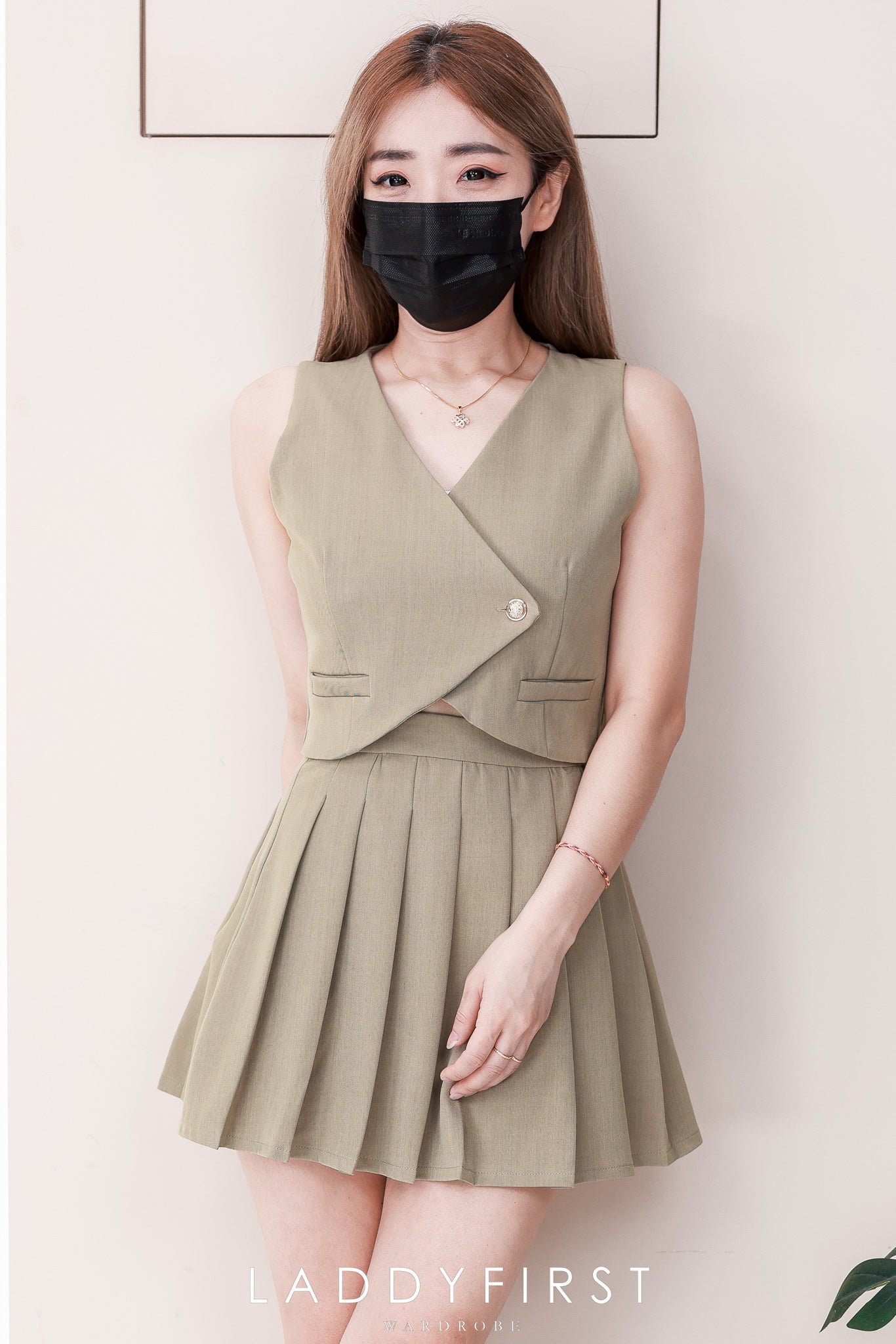【SS21719 / 16737】【补厂家现货⚡⚡】高品质两件式韩系气质西装马甲式套装 马甲式西装上衣➕西装百褶高腰裙子，内层有里布短裤❤️❤️