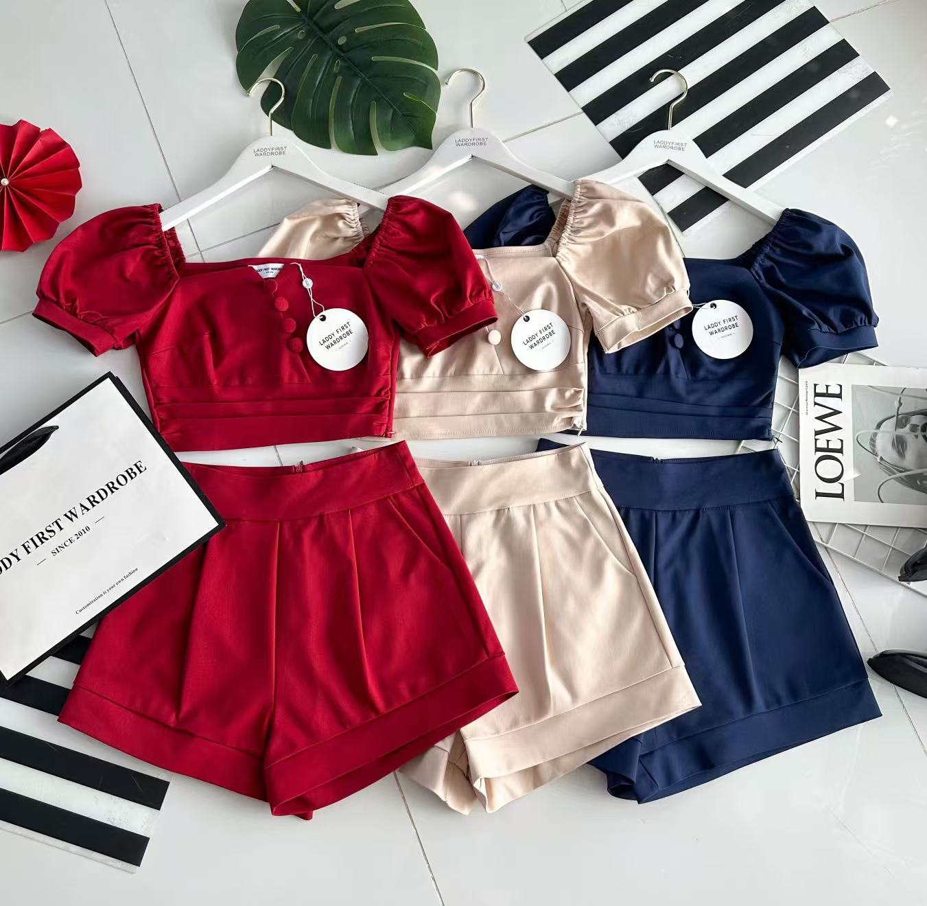 【SS3493】🧧 宠粉福利回馈 🧧【LFW独家小圆饼】高品质两件式简约时尚西装百搭套装 泡泡袖短版时装西装上衣➕西装高腰百搭短裤，有口袋 ❤️❤️