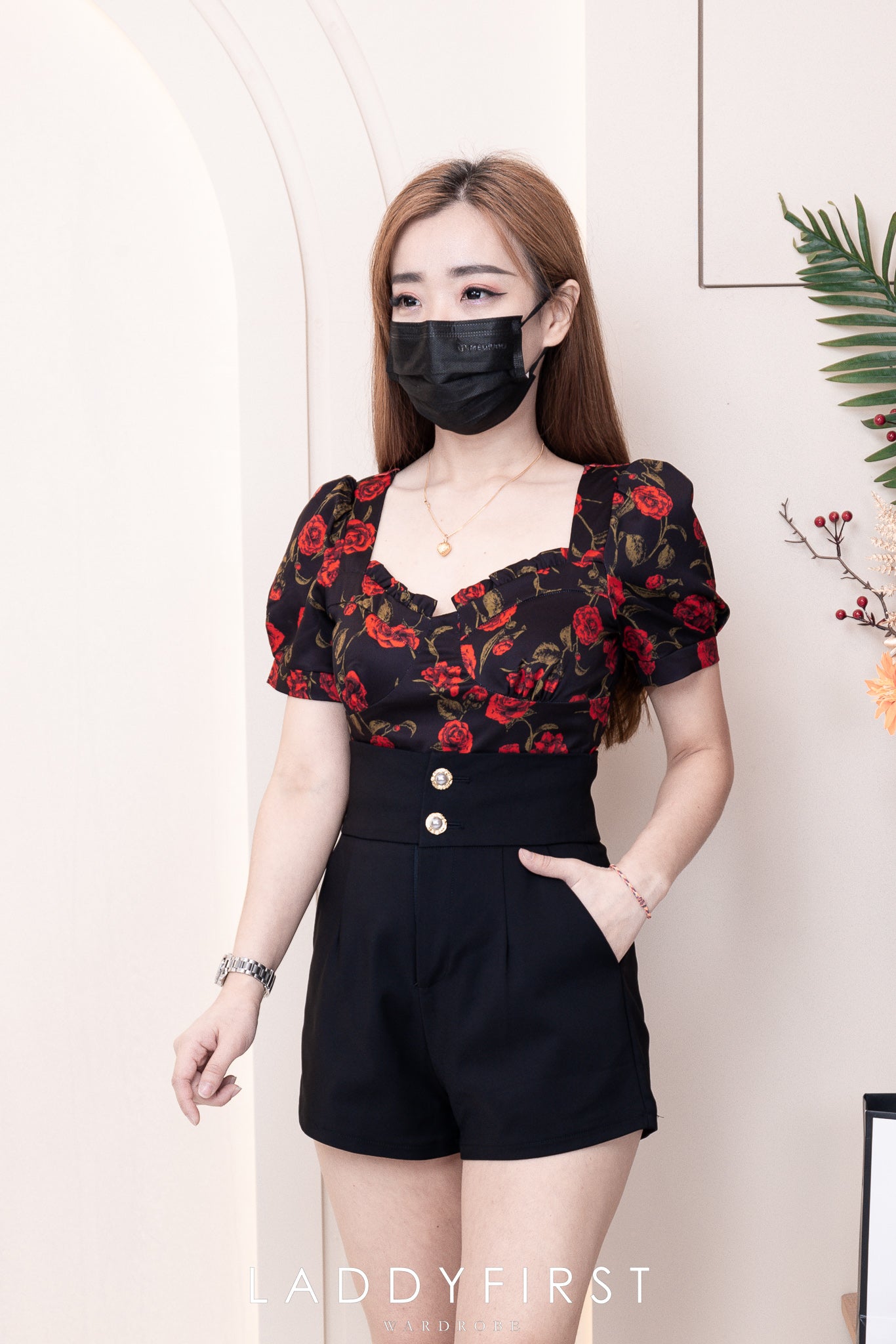【SS110526】两件式时装套装 玫瑰碎花时装上衣➕西装高腰百搭短裤，有口袋 ❤️❤️