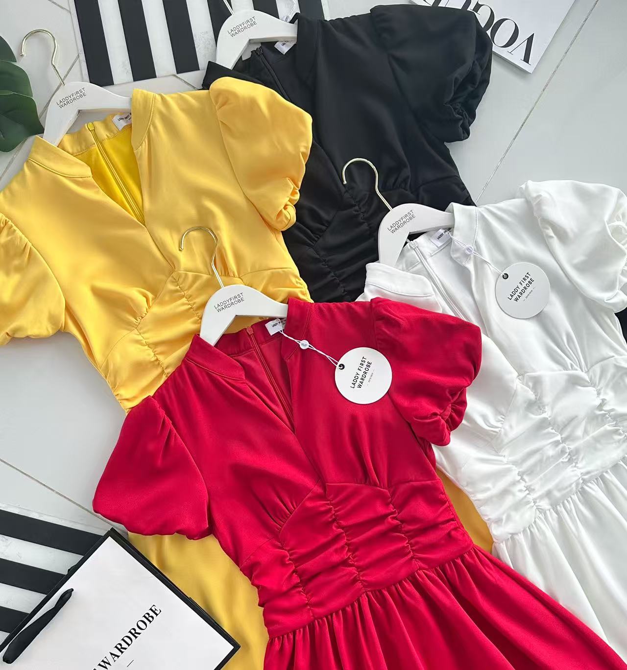 【D3502】【网站福利款✨】【LFW独家小圆饼】高品质轻熟温柔风V领泡泡袖皱褶收腰设计连身裙子 ❤️❤️ 【D-R2-C2】