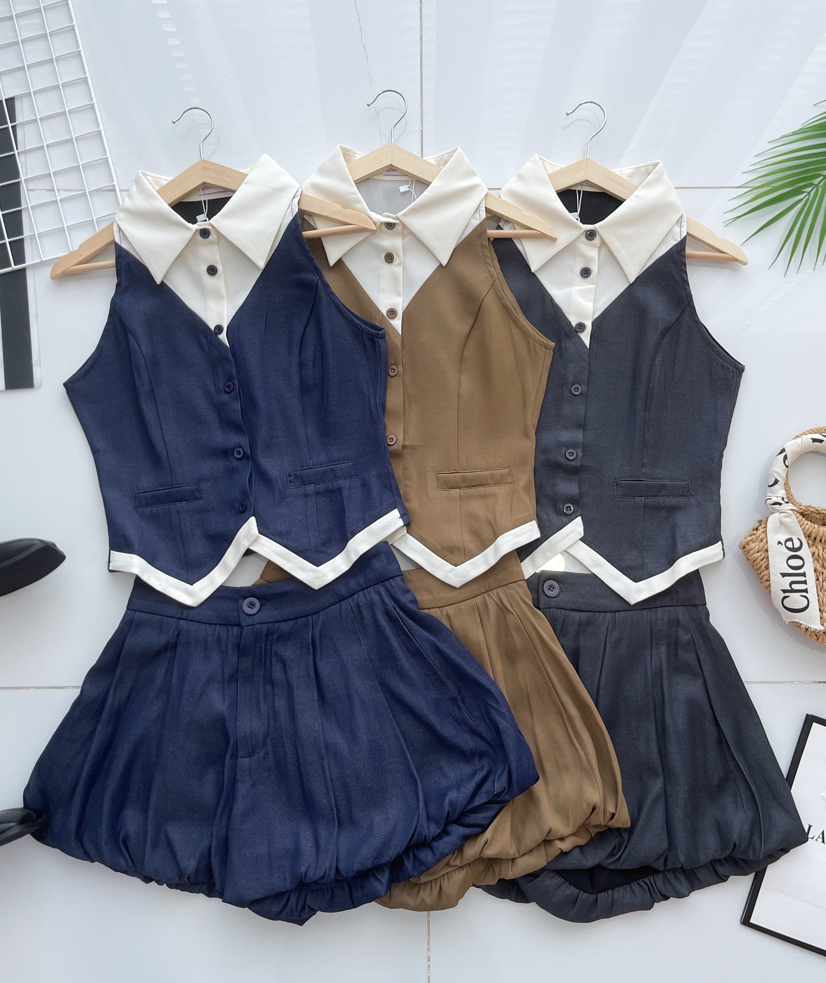 【SS21673 / 37467】【补厂家现货⚡⚡】两件式韩风马甲式时尚套装套装 翻领马甲式上衣➕花苞高腰百搭短裤，有口袋 ❤️❤️