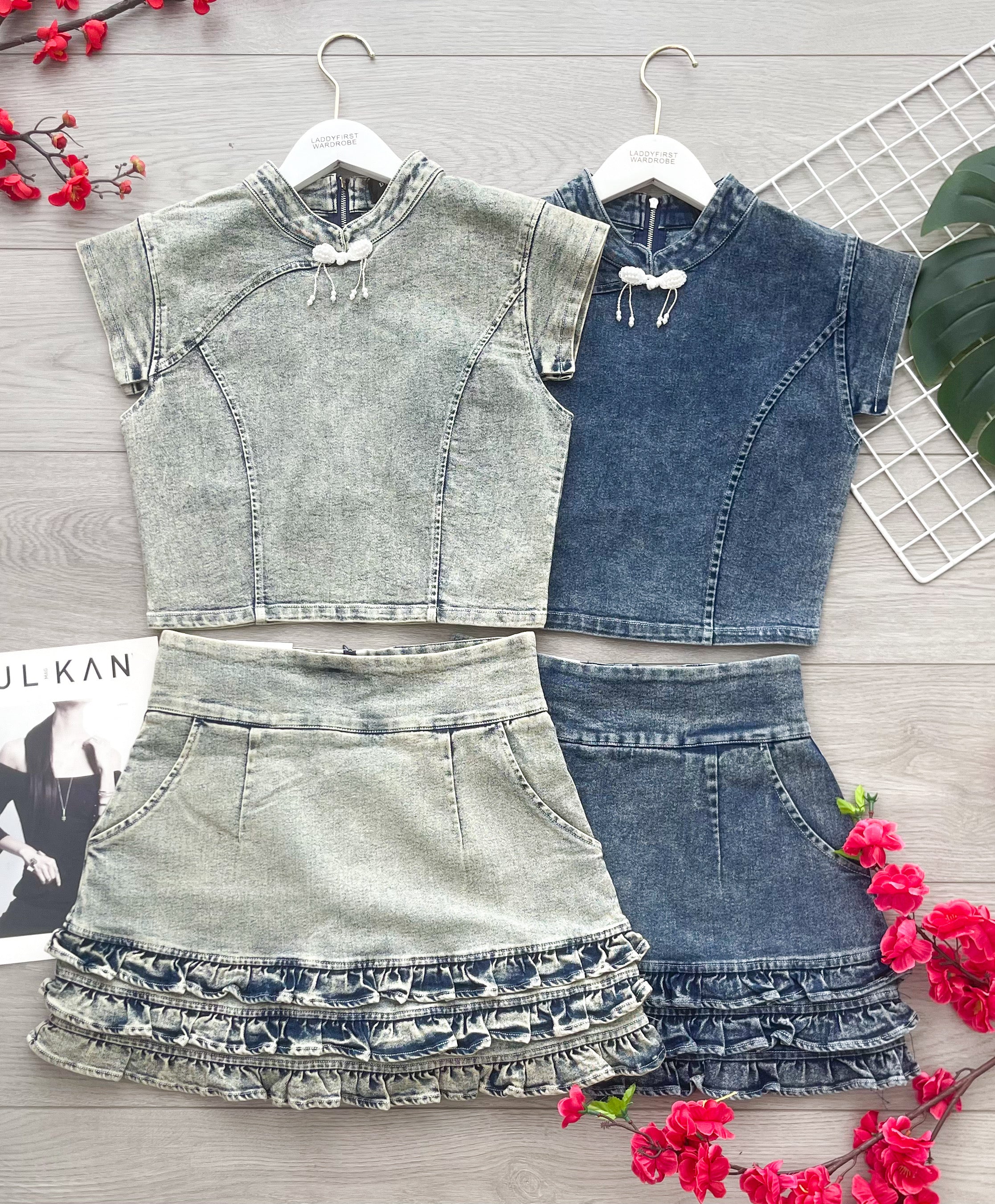 【SS6863】高品质两件式可盐可甜雪花牛仔旗袍套装 精致珍珠盘扣牛仔旗袍上衣➕层次荷叶下摆A字牛仔高腰裤裙，有口袋 ❤️❤️【A-R2-C1】