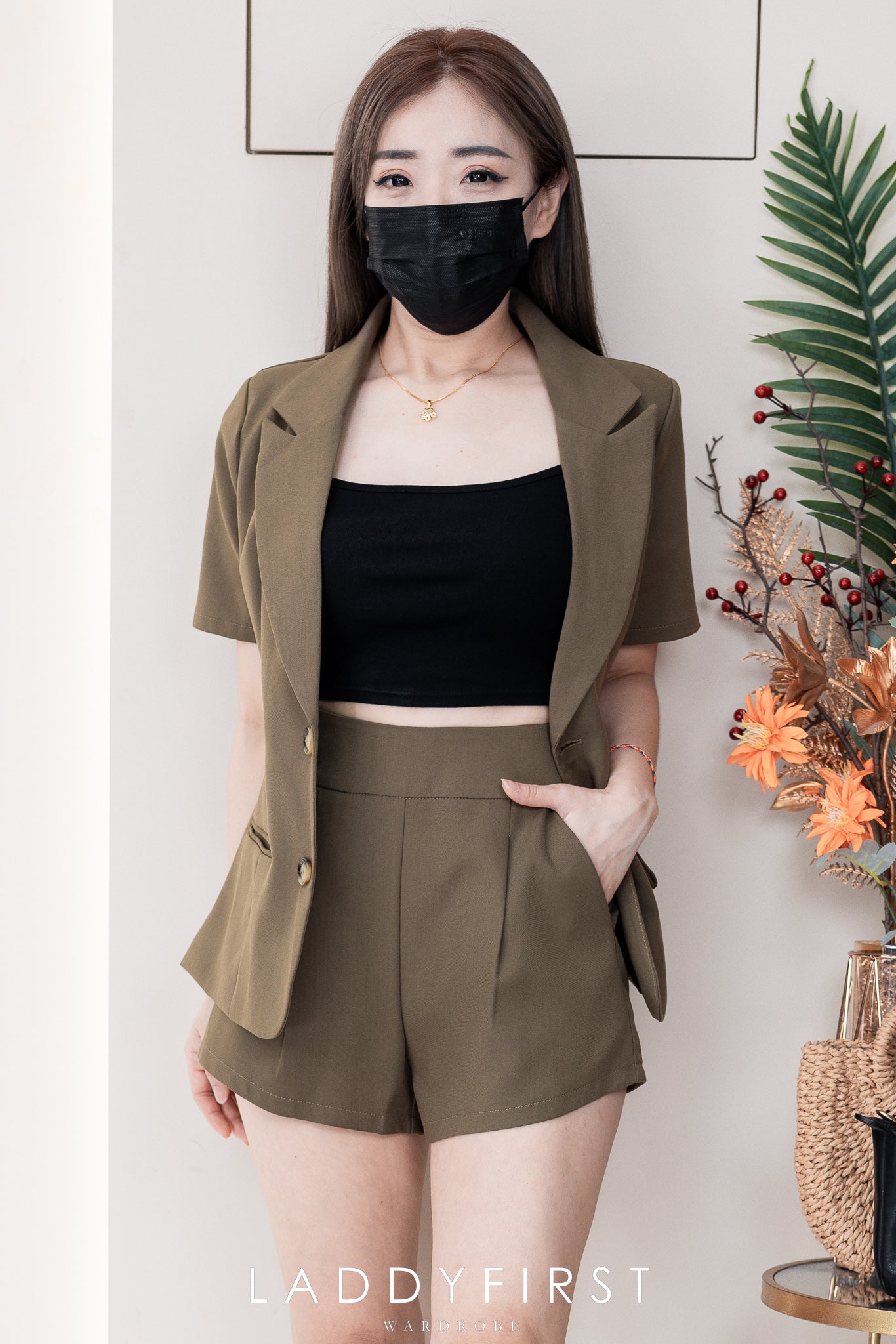 【SS3470】【LFW独家小圆饼】高品质两件式气质西装时装套装 V翻领短袖西装上衣/外套，有口袋➕西装高腰百搭短裤 , 有口袋 ❤❤