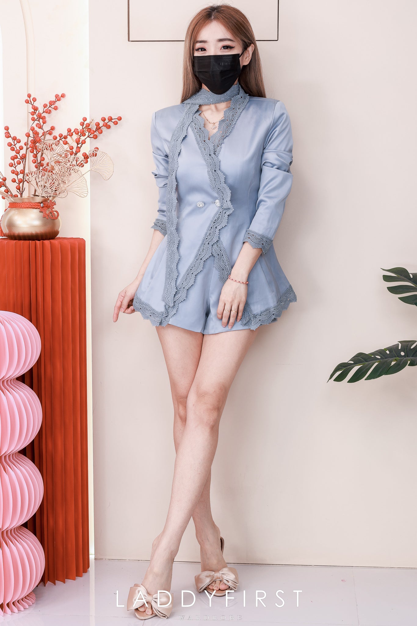 【SS25144】高品质两件式高端气质缎面套装 V领桐花边长袖连衣裙➕缎面高腰百搭短裤 ❤️❤️