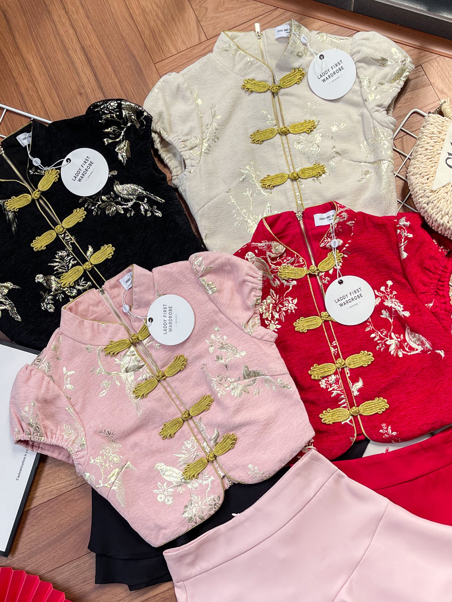 【SS3499】【LFW独家小圆饼】高品质两件式新中式高端国风提花旗袍套装 精致金线盘扣提花旗袍上衣➕荷叶下摆西装高腰百搭裤裙 ❤️❤️7