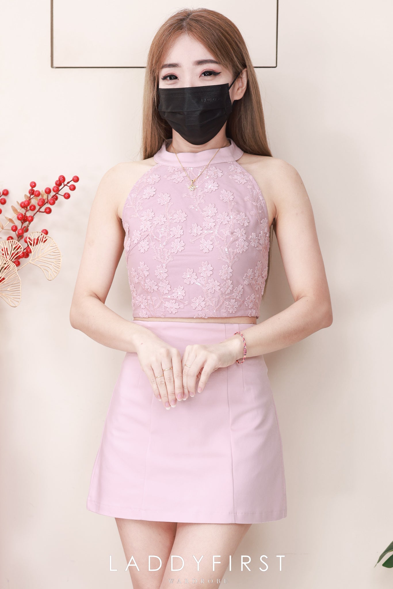 【SS3492】【LFW独家小圆饼】高品质两件式新年款简约时尚套装 无袖CUT IN绣花上衣➕A字西装高腰百搭裙子，内层有里布短裤 ❤️❤️