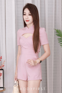 【SS110773】高品质两件式新年简约百搭款气质西装套装 泡泡袖镂空设计上衣➕西装高腰百搭短裤，有口袋 ❤️❤️【A- R1-C5】