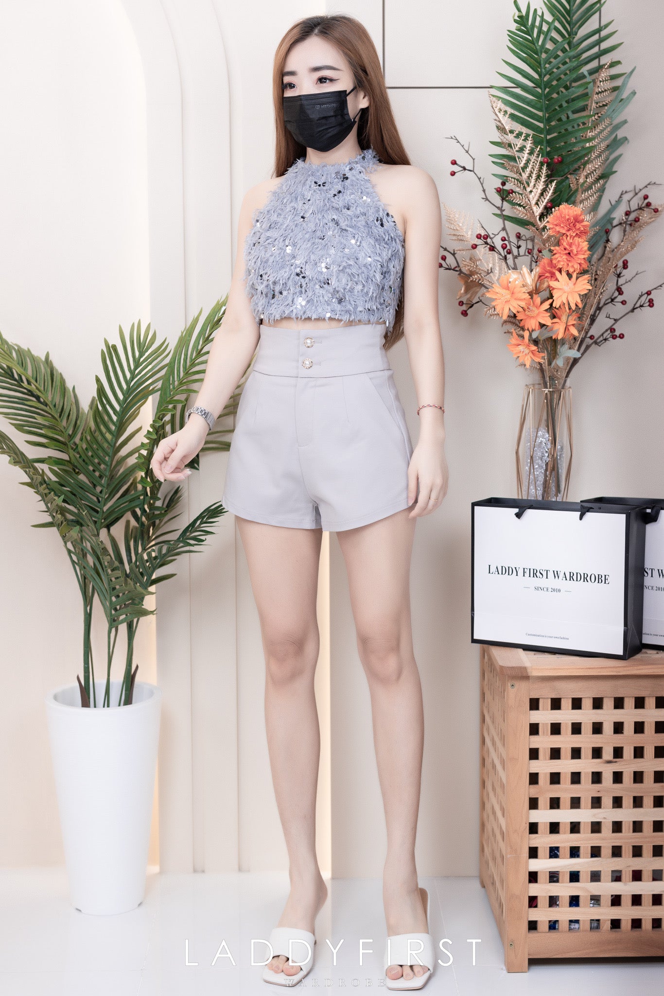 【SS3400】【独家小圆饼】两件式削肩套装 ,  鸵鸟毛拼接亮片Cut In上衣 ➕ 西装锦棉高腰显瘦短裤 , 有口袋【A-R2-C5】