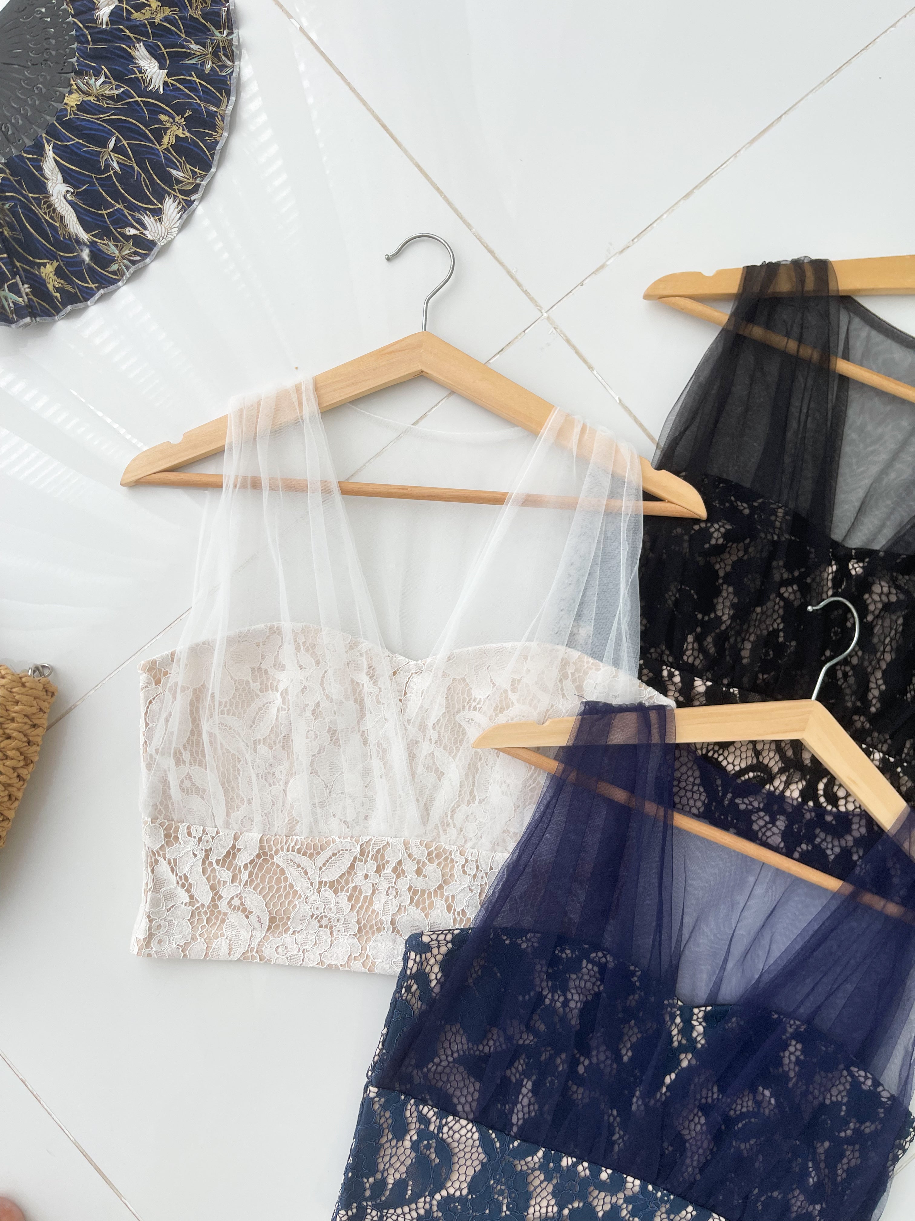 【T8239401】高品质水溶蕾丝拼接网纱无袖短版上衣 ❤❤