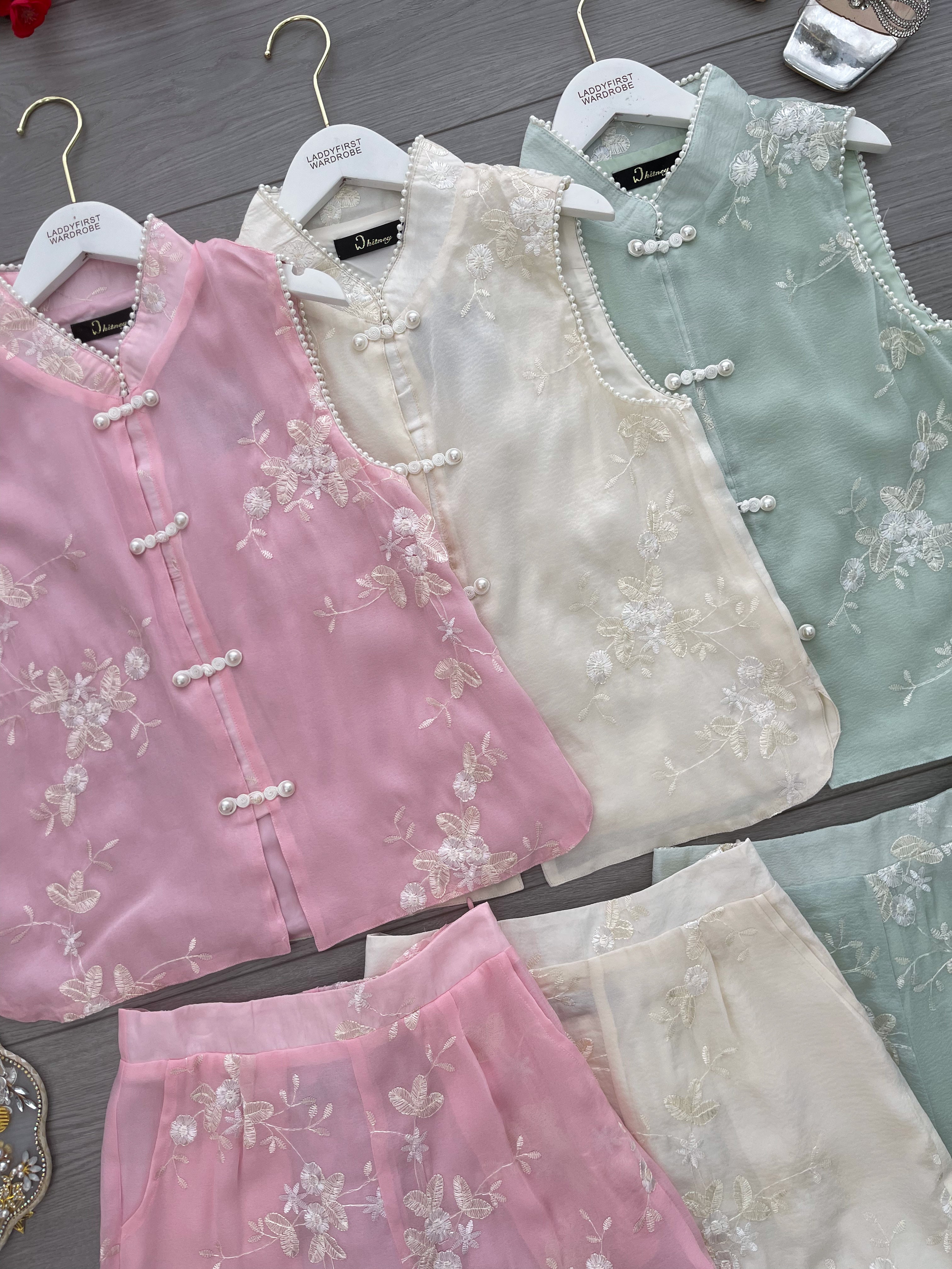 【SS2024091】高品质两件式亮面提花旗袍套装 珍珠袖边无袖上衣➕提花短裤，有口袋 ❤️❤️