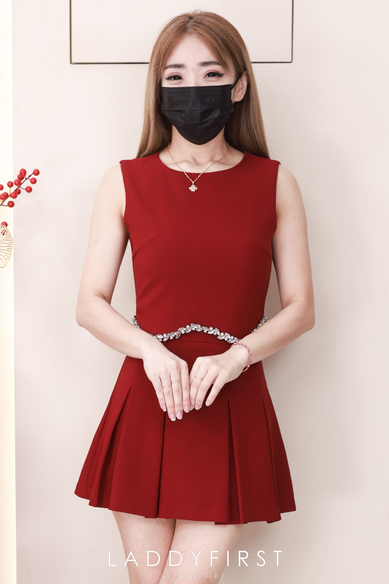 【SS3515】【LFW独家小圆饼】高品质两件式减龄时尚西装套装 拼接精致水钻无袖西装上衣➕学院风西装高腰百褶裙子，内层有里布短裤 ❤️❤️