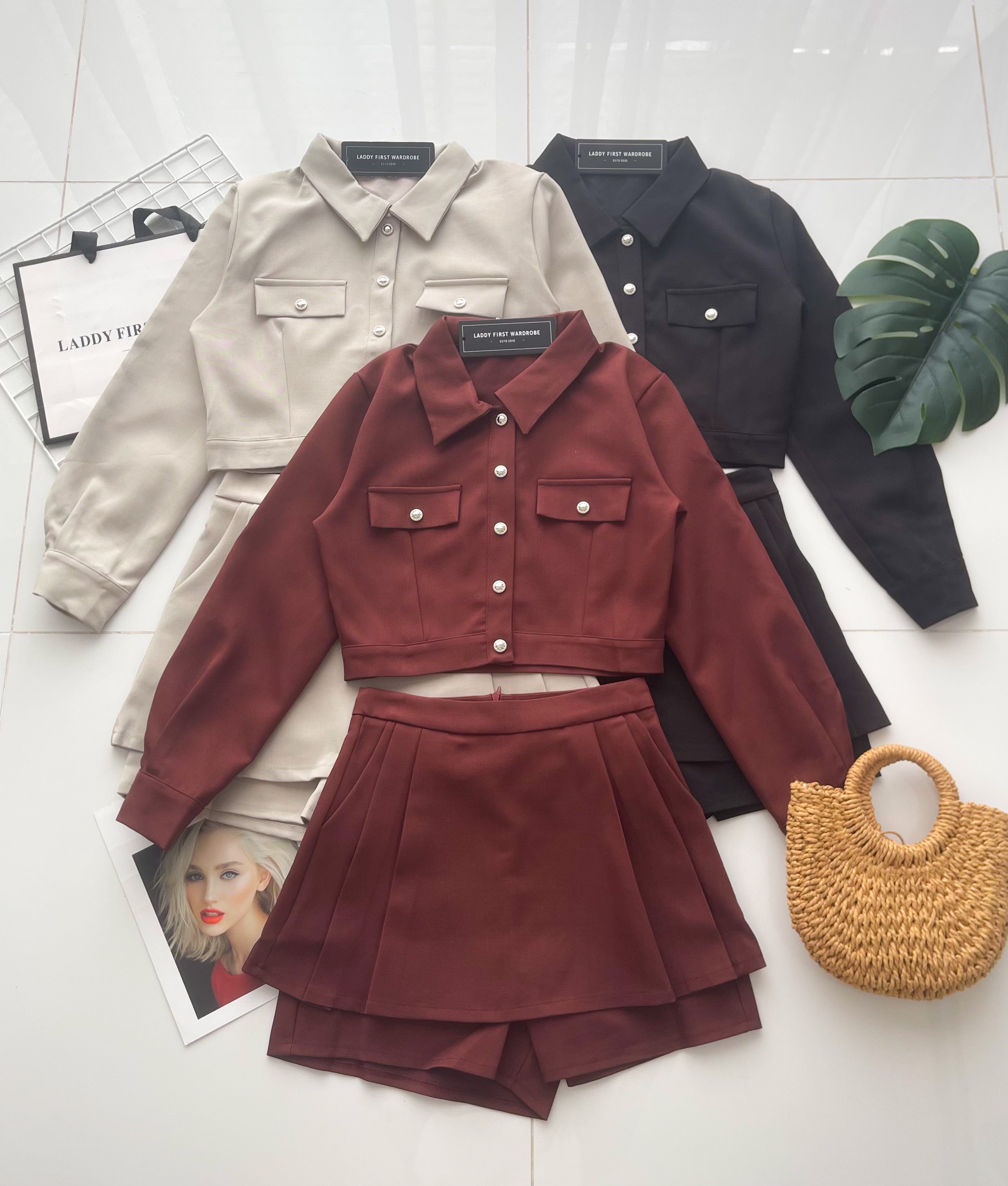 【SS82720】【补厂家现货⚡⚡】高品质两件式韩版工装风套装 翻领长袖上衣/外套➕高腰百搭百褶裤裙，前后裙 ❤️❤️