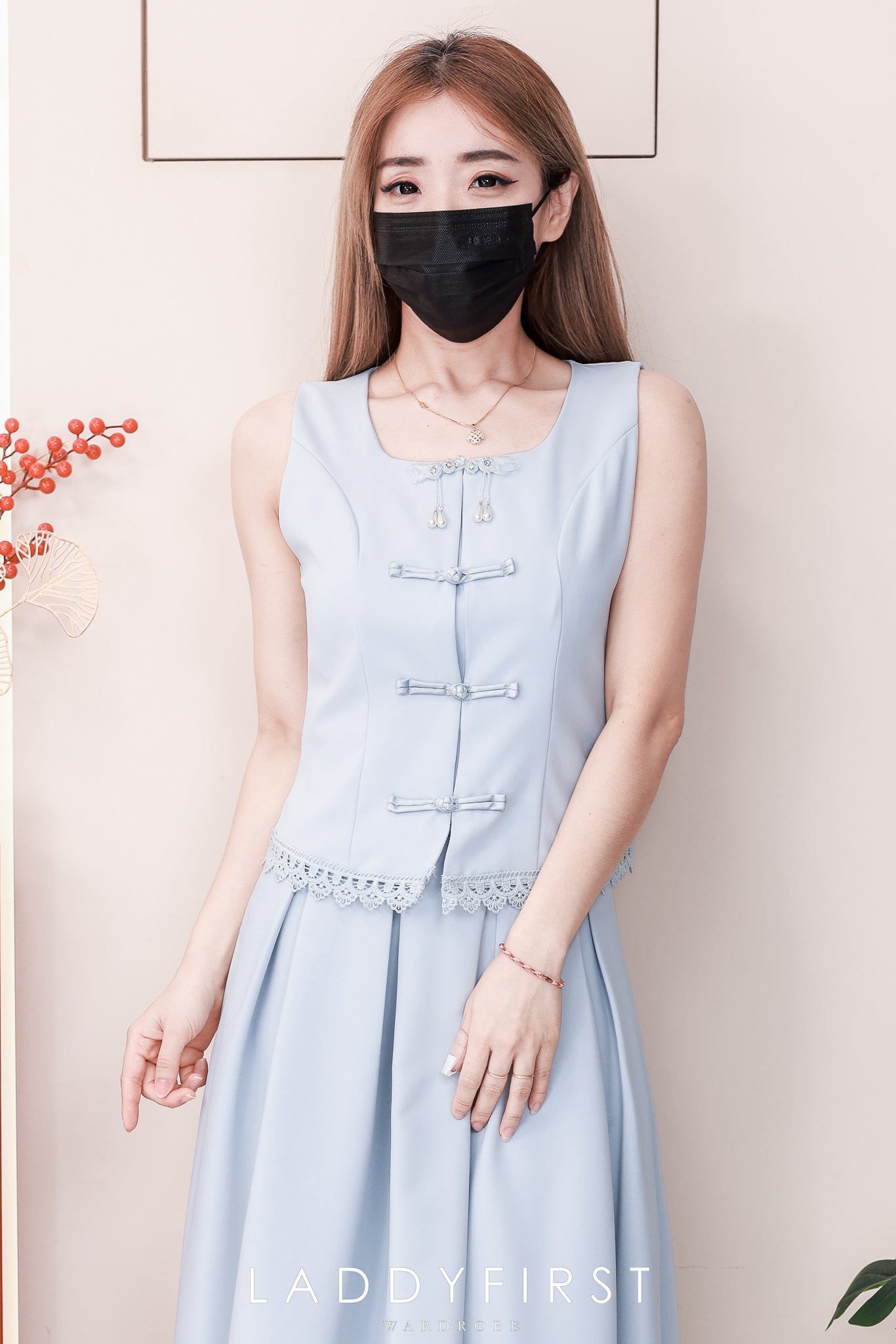 【SS2627】高品质两件式特出女神极简连旗袍套装 精致吊坠扣子无袖旗袍上衣➕ 阔摆高腰百搭长裙，有口袋 ❤️❤️