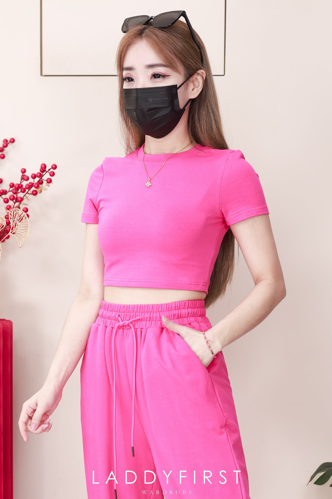 【SS3536】独家爆款高品质两件式多巴胺卫衣绵气质简约休闲套装 圆领短袖短版百搭上衣➕抽绳松紧弹力高腰百搭长裤，有口袋 ❤️❤️