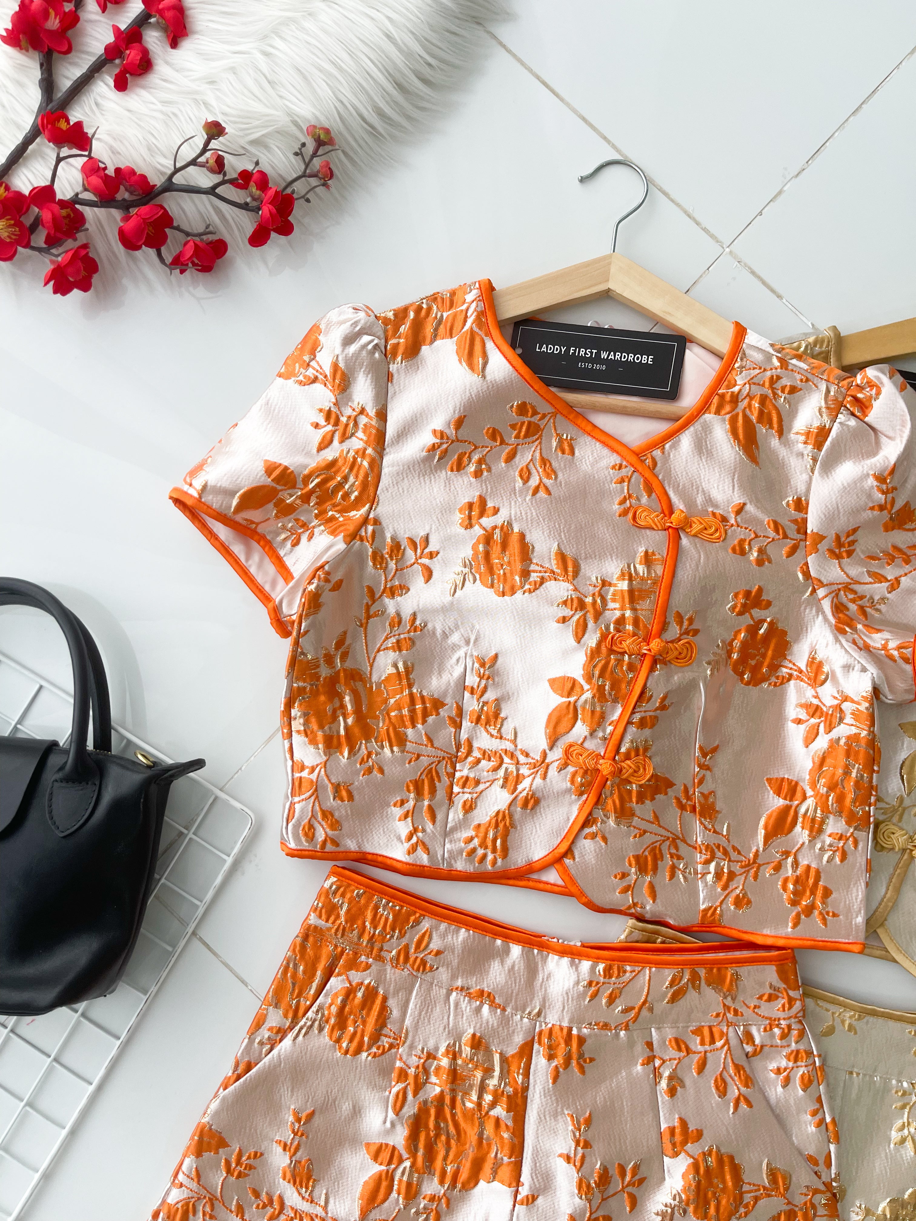 【SS23036】高品质两件式高端气质浮雕提花旗袍套装 短袖提花旗袍上衣➕提花短裤，有口袋❤️❤️