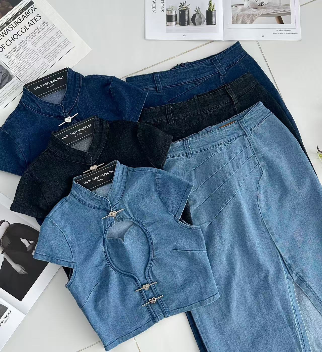 【SS121438】高品质两件式COTTON JEANS牛仔弹力旗袍套装 爱心领小镂空设计牛仔上衣➕牛仔开叉设计高腰裙子，有口袋 ❤️❤️【A-R1-C4】