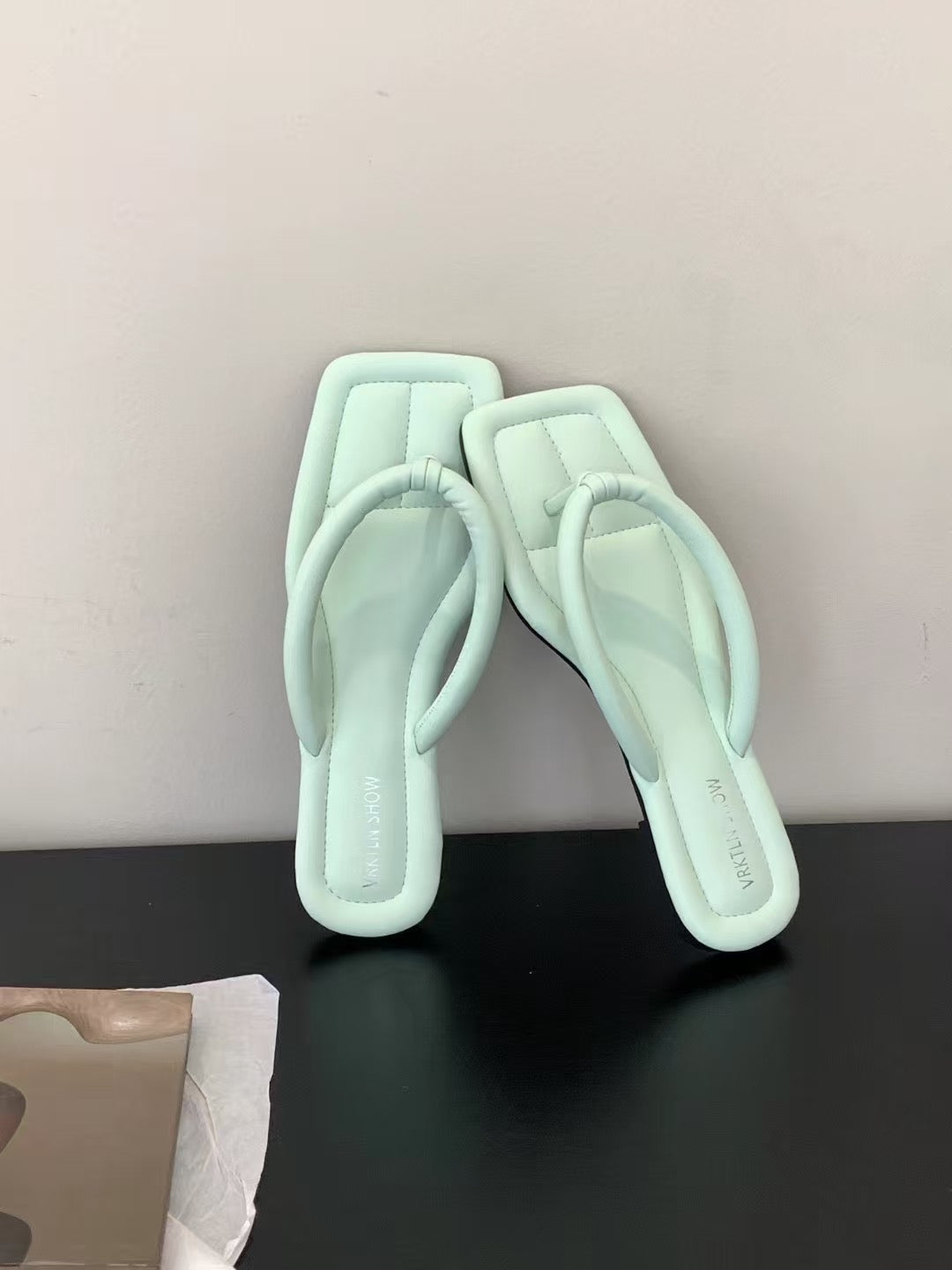 【DG2856-1】🔅精选预购款🔅 高级感简约百搭设计沙滩人字拖 ❤️