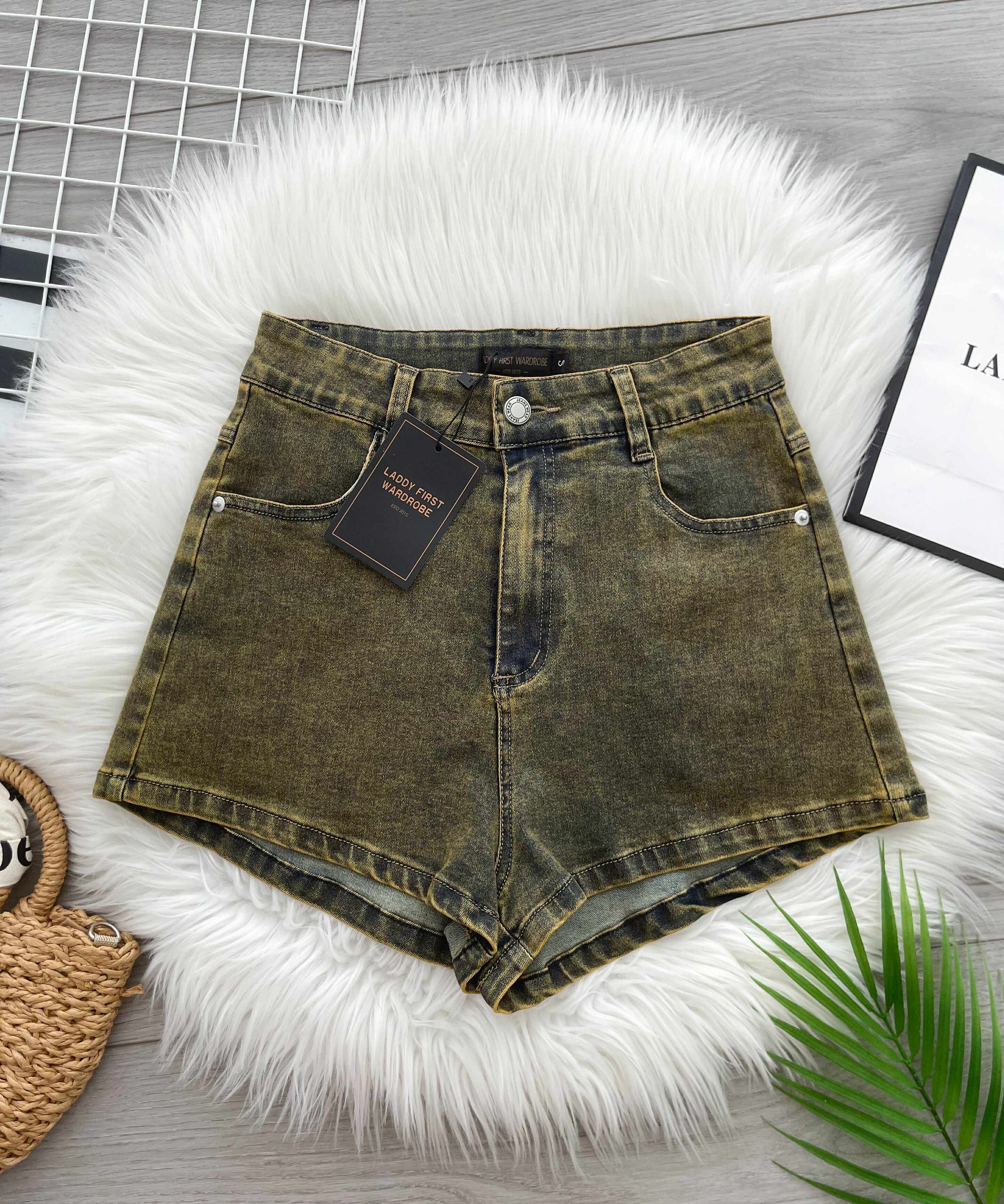 【S3520】LFW独家爆款高品质牛仔COTTON JEANS日常简约休闲百搭牛仔高腰短裤，有口袋 ❤️❤️ 【D-R3-C1】