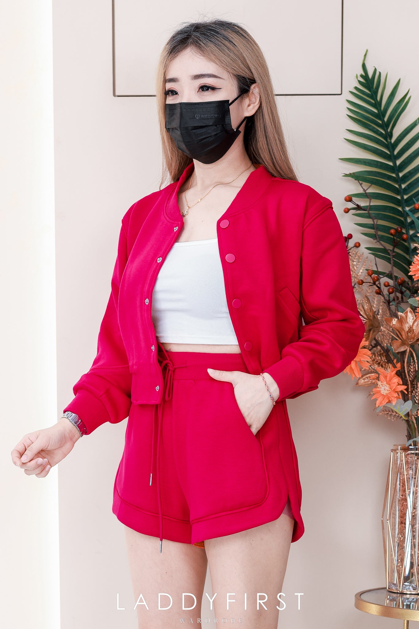 【SS3523】【LFW独家小圆饼】高品质高端气质厚实空气绵韩式时尚百搭套装 V领长袖外套上衣 按扭设计➕抽绳松紧腰百搭短裤，有口袋 ❤️❤️