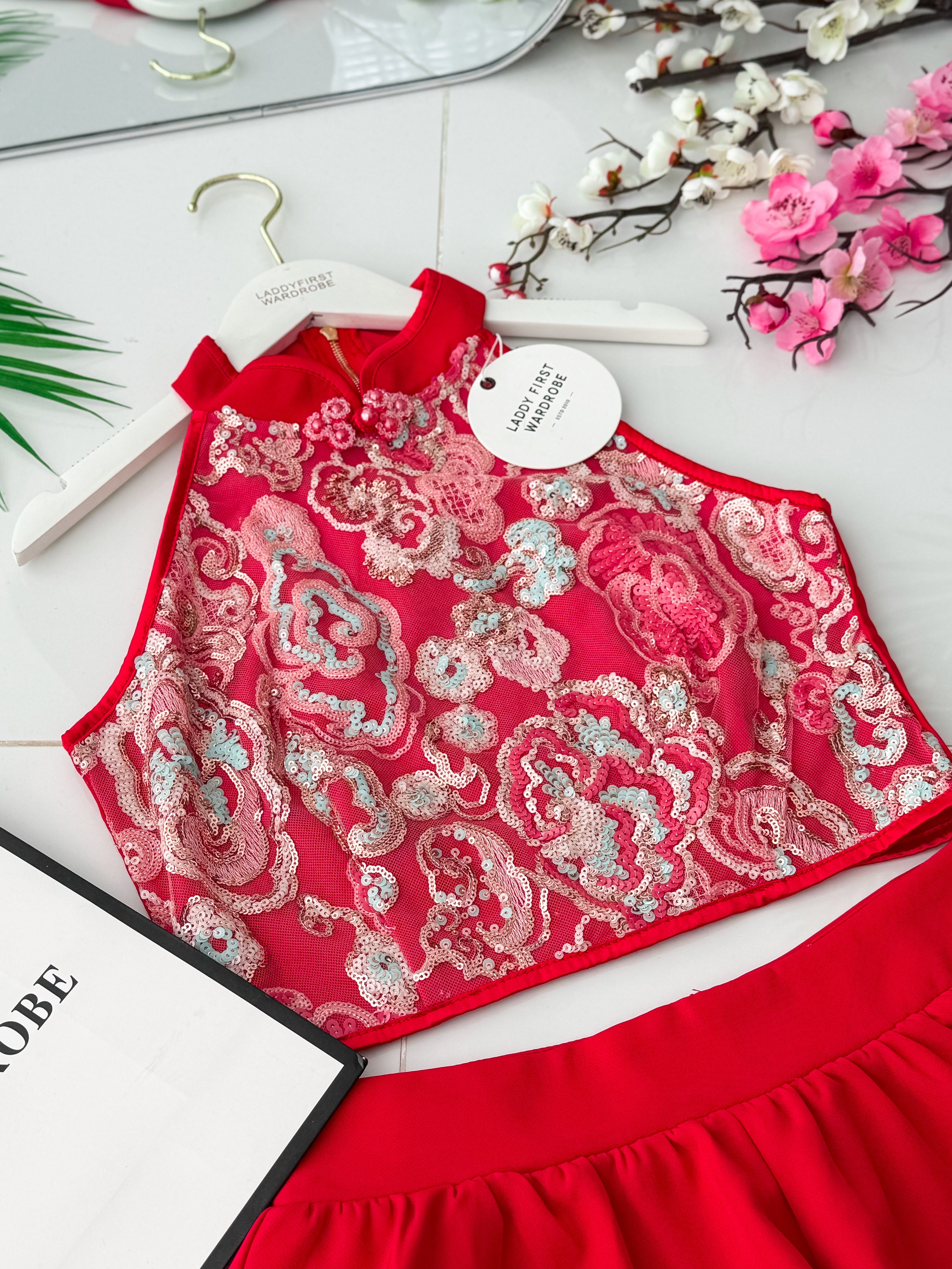 【SS8238791】【LFW独家小圆饼】高品质两件式高端大气国风新中式旗袍套装 无袖CUT IN 网纱刺绣亮片上衣➕西装花苞高腰短裤 ❤️❤️