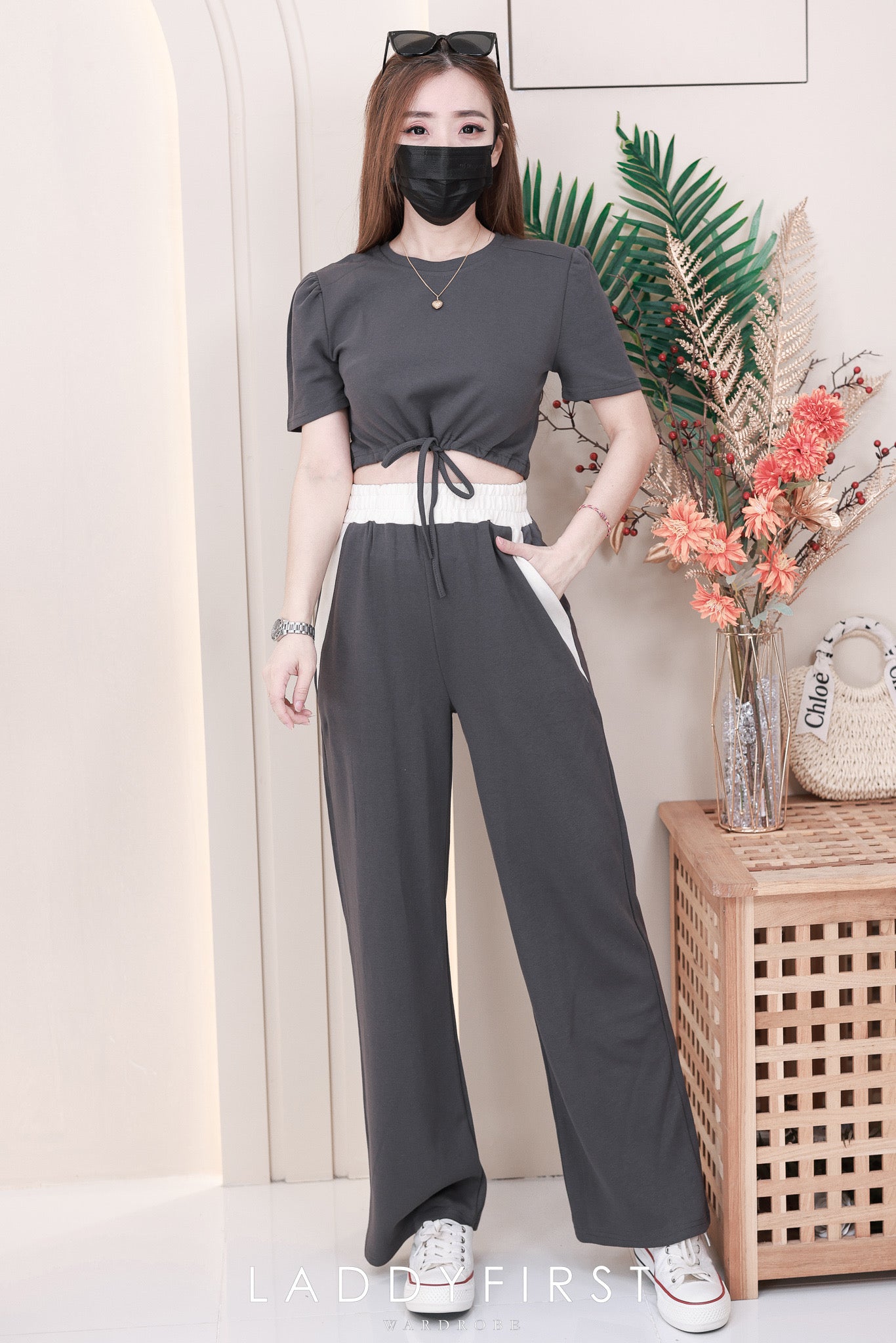 【SS1556】高品质纯棉弹力休闲简约百搭套装 抽绳收腰圆领短袖宽松休闲上衣➕松紧腰弹力阔脚长裤，有口袋 ❤️❤️【A-R2-C3】
