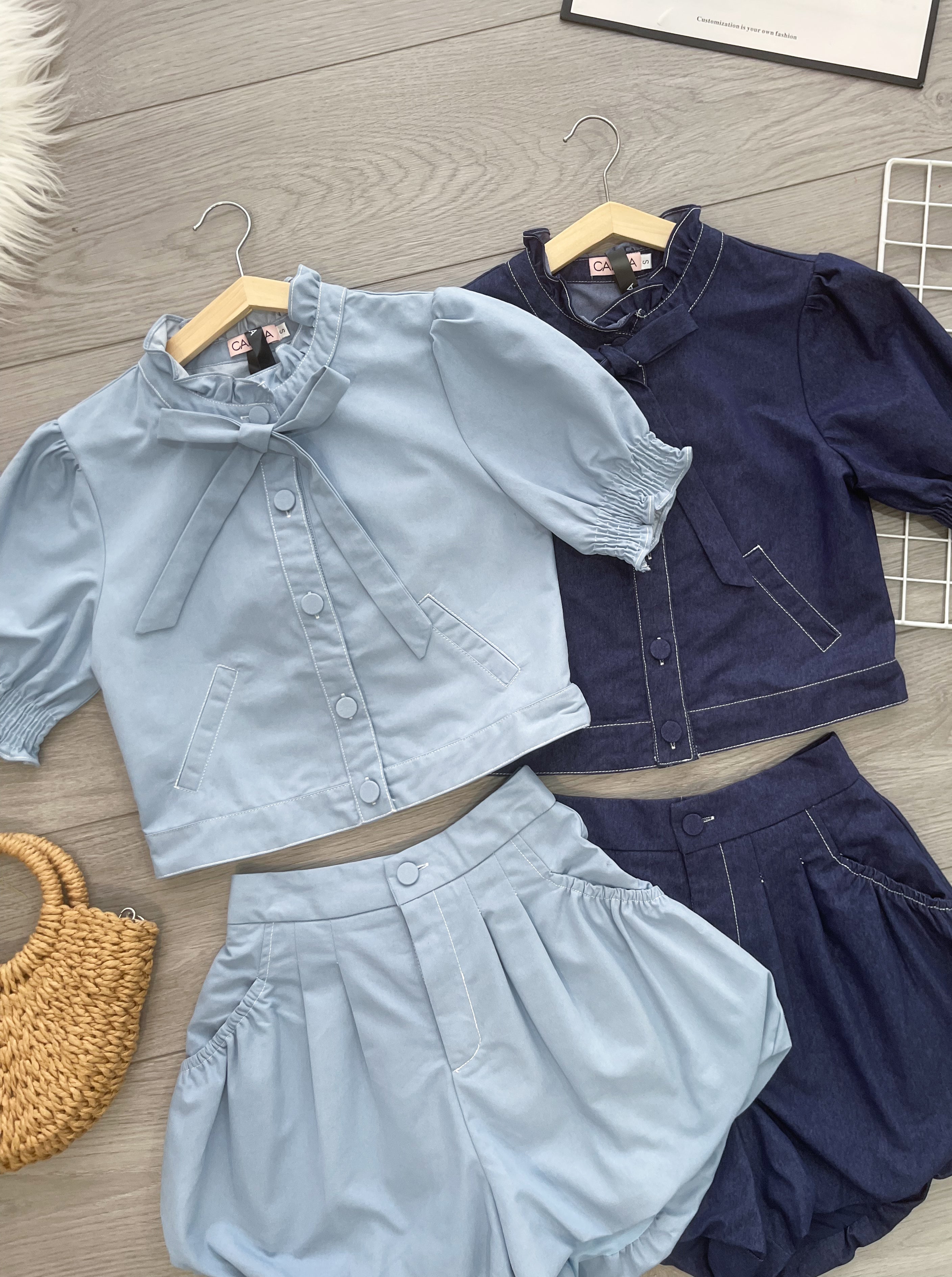 【SS21730 / 16932-1】⚡补货预订款⚡高品质两件式欧美风时尚牛仔套装 泡泡袖牛仔上衣➕牛仔花苞高腰短裤，有口袋 ❤️❤️