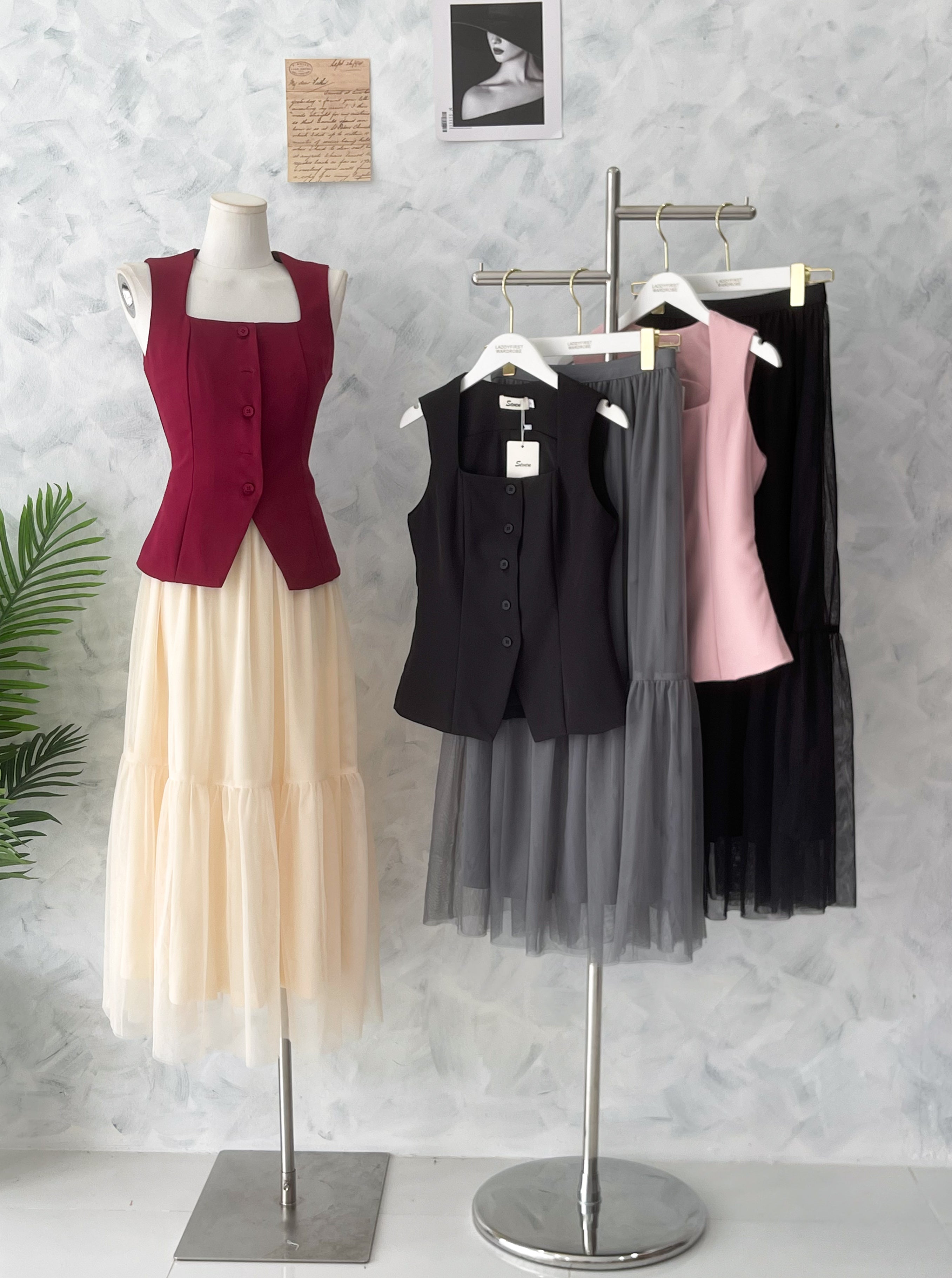 【SS81182】高品质两件式韩式轻奢风时尚套装 翻领无袖西装上衣➕蛋糕网纱长裙 ❤️❤️