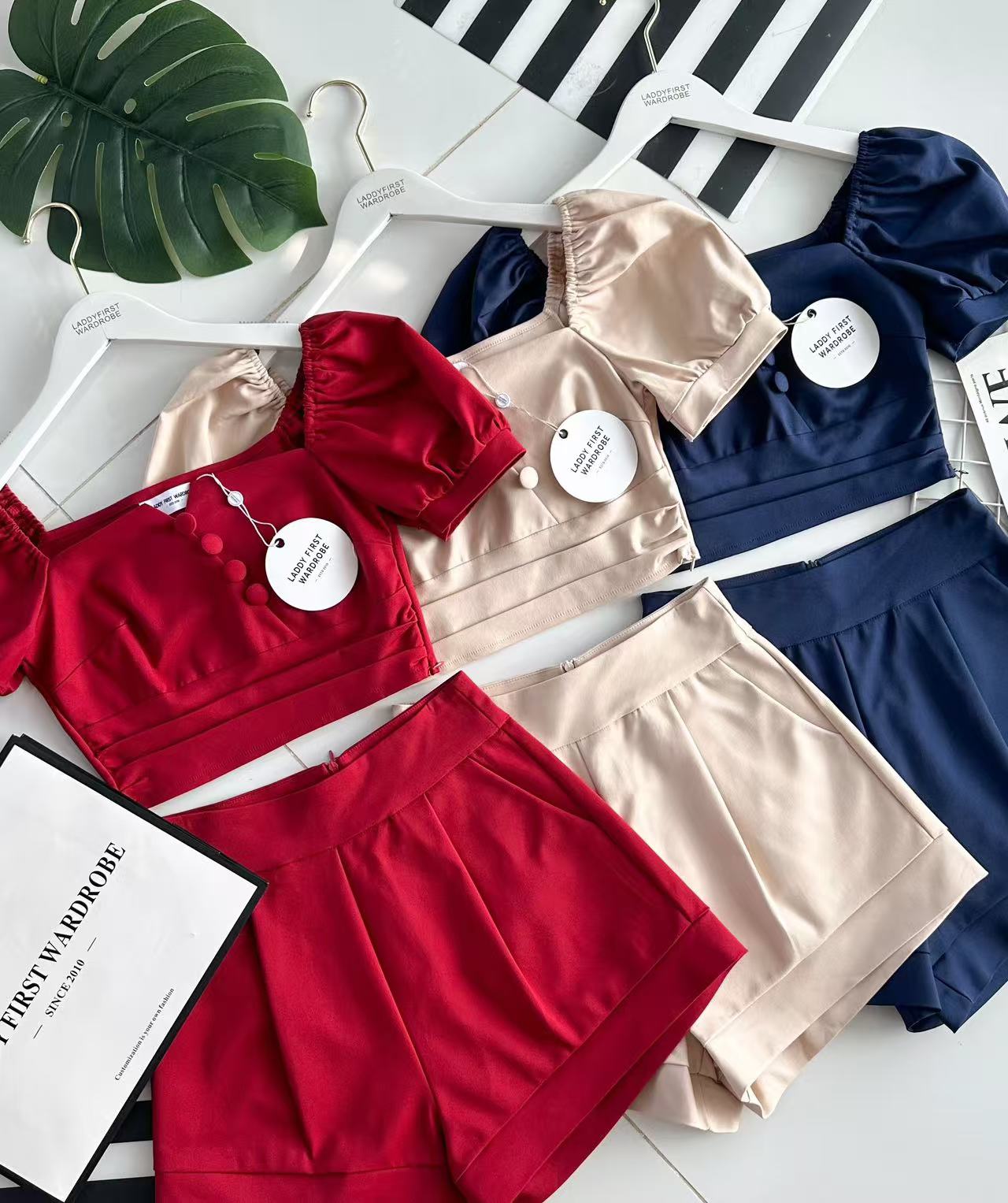 【SS3493】🧧 宠粉福利回馈 🧧【LFW独家小圆饼】高品质两件式简约时尚西装百搭套装 泡泡袖短版时装西装上衣➕西装高腰百搭短裤，有口袋 ❤️❤️