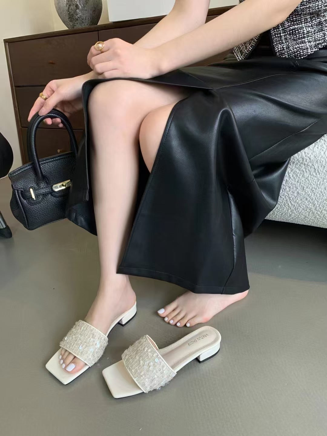 【DG168-1】🔅精选预购款🔅 高级感法式仙女小众低跟方头BLINK亮片小凉拖 ❤️