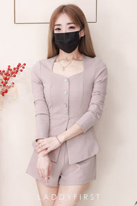 【SS3525】【LFW独家小圆饼】高品质两件式高端气质感罗马时装套装 罗马衣裙版长袖上衣➕罗马高腰百搭短裤，有口袋 ❤️❤️