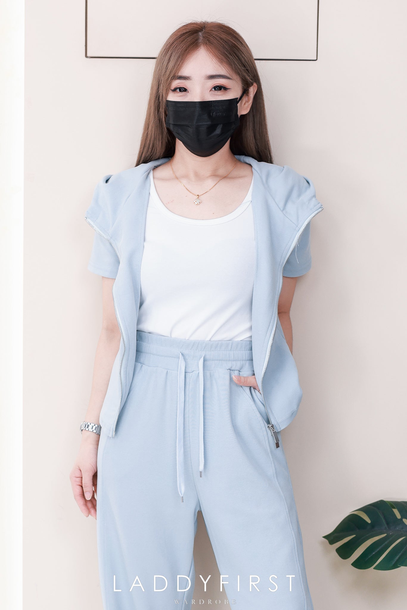 【SS88298-1】高品质三件套简约休闲百搭运动套装 无袖内搭上衣➕连帽短袖上衣/外套➕松紧腰弹力百搭长裤，有口袋 ❤️❤️